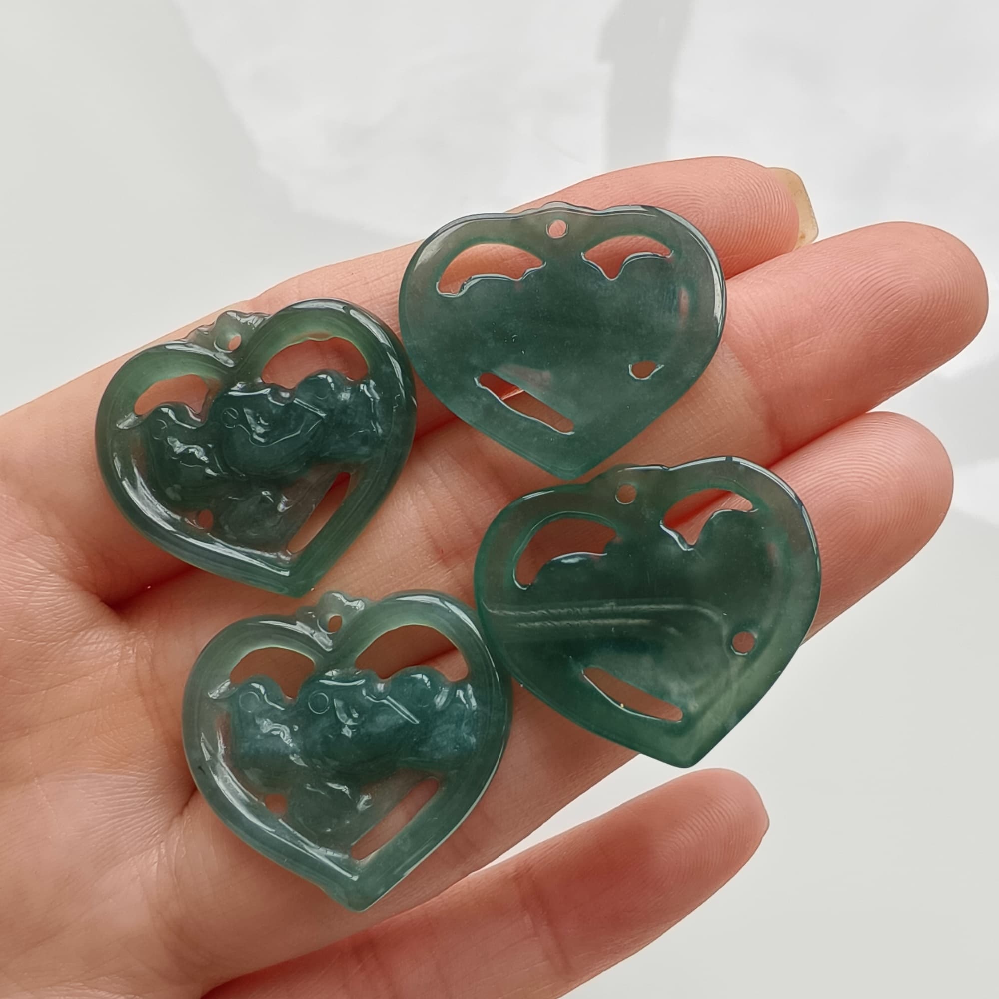 DDP 2pcs Natural Certificated Type A Untreated Icy Blue Guatemalan Jadeite Heart Beads With Mandarin Duck Carved
