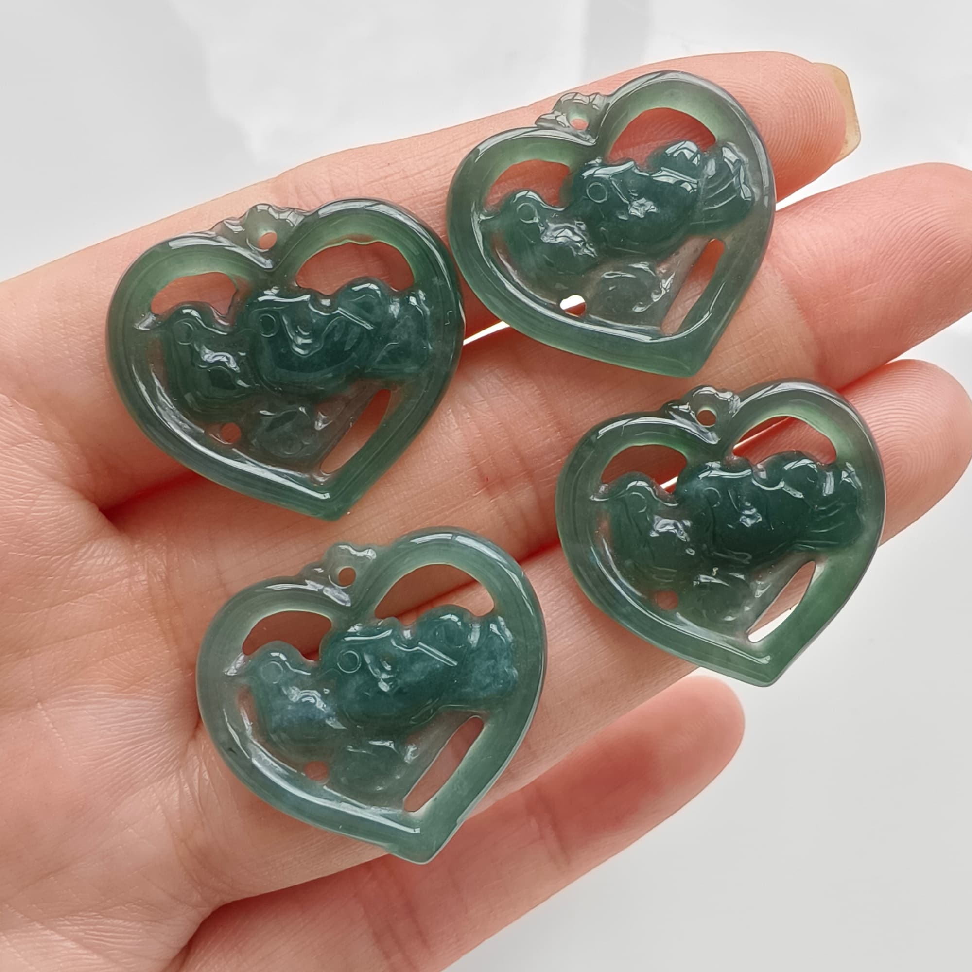 DDP 2pcs Natural Certificated Type A Untreated Icy Blue Guatemalan Jadeite Heart Beads With Mandarin Duck Carved
