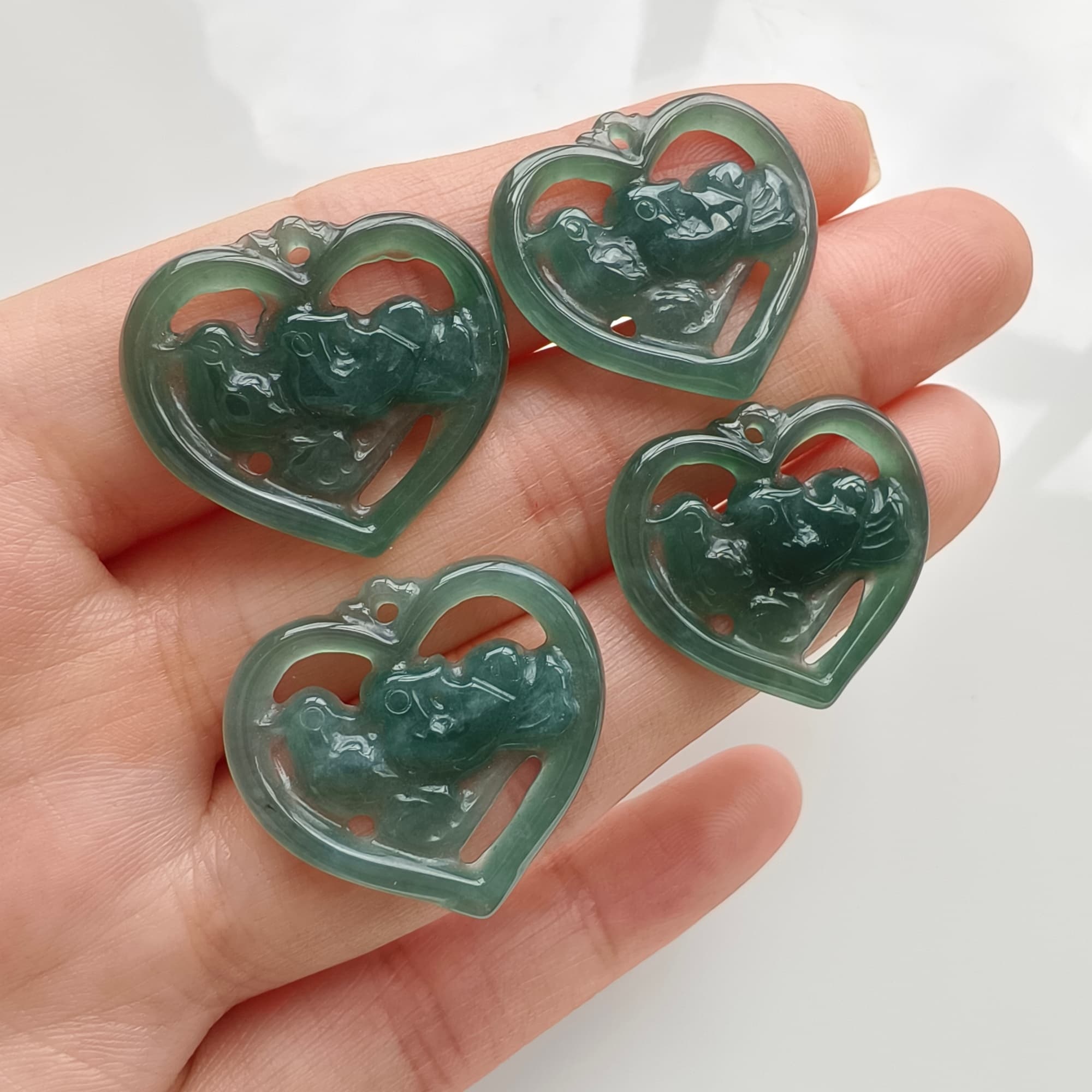 DDP 2pcs Natural Certificated Type A Untreated Icy Blue Guatemalan Jadeite Heart Beads With Mandarin Duck Carved