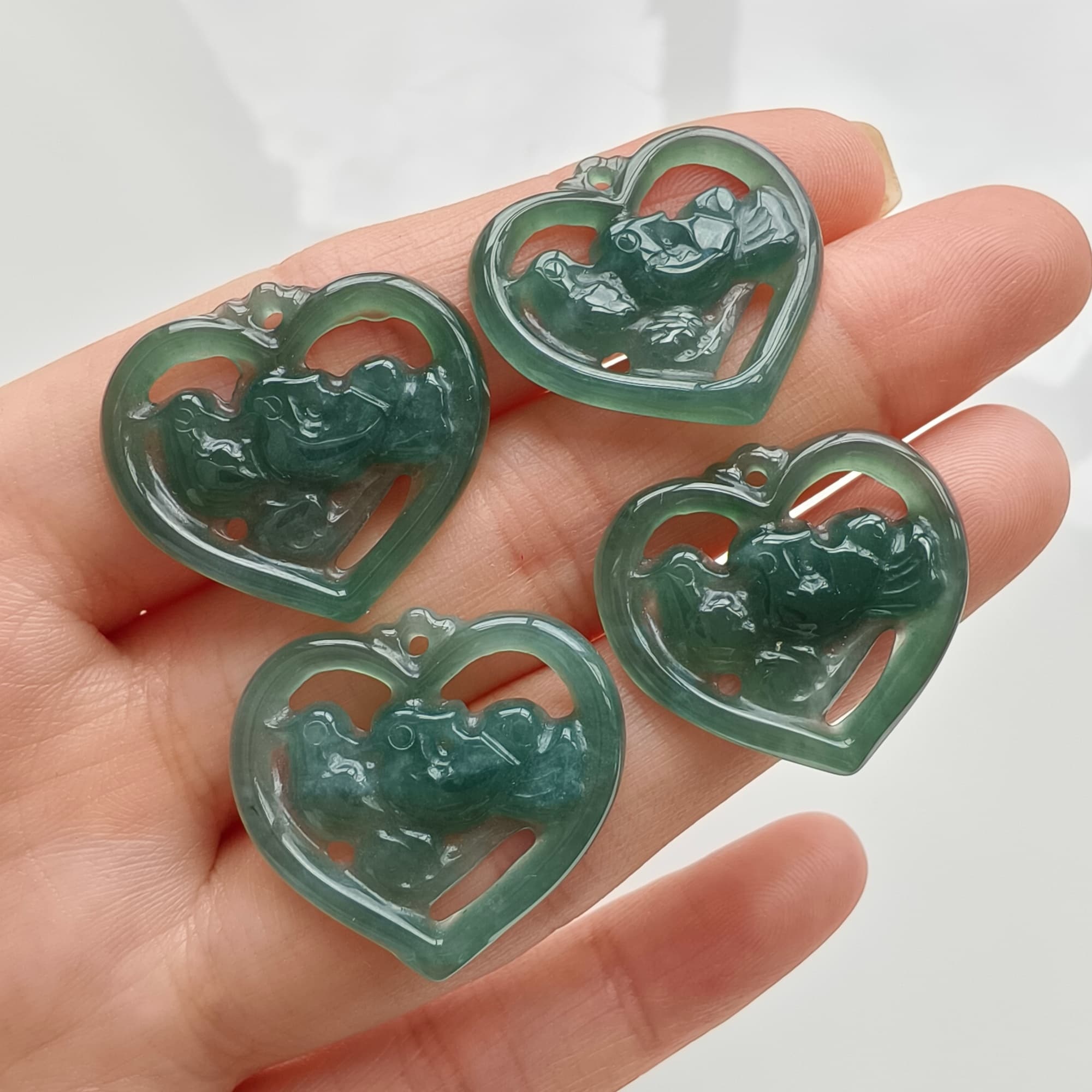 DDP 2pcs Natural Certificated Type A Untreated Icy Blue Guatemalan Jadeite Heart Beads With Mandarin Duck Carved