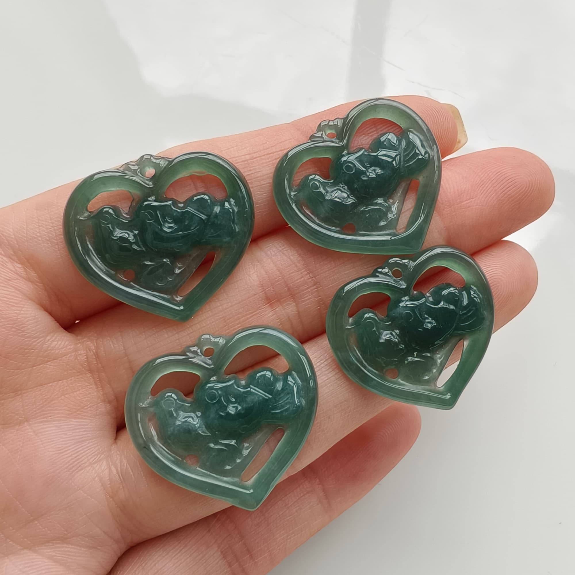 DDP 2pcs Natural Certificated Type A Untreated Icy Blue Guatemalan Jadeite Heart Beads With Mandarin Duck Carved