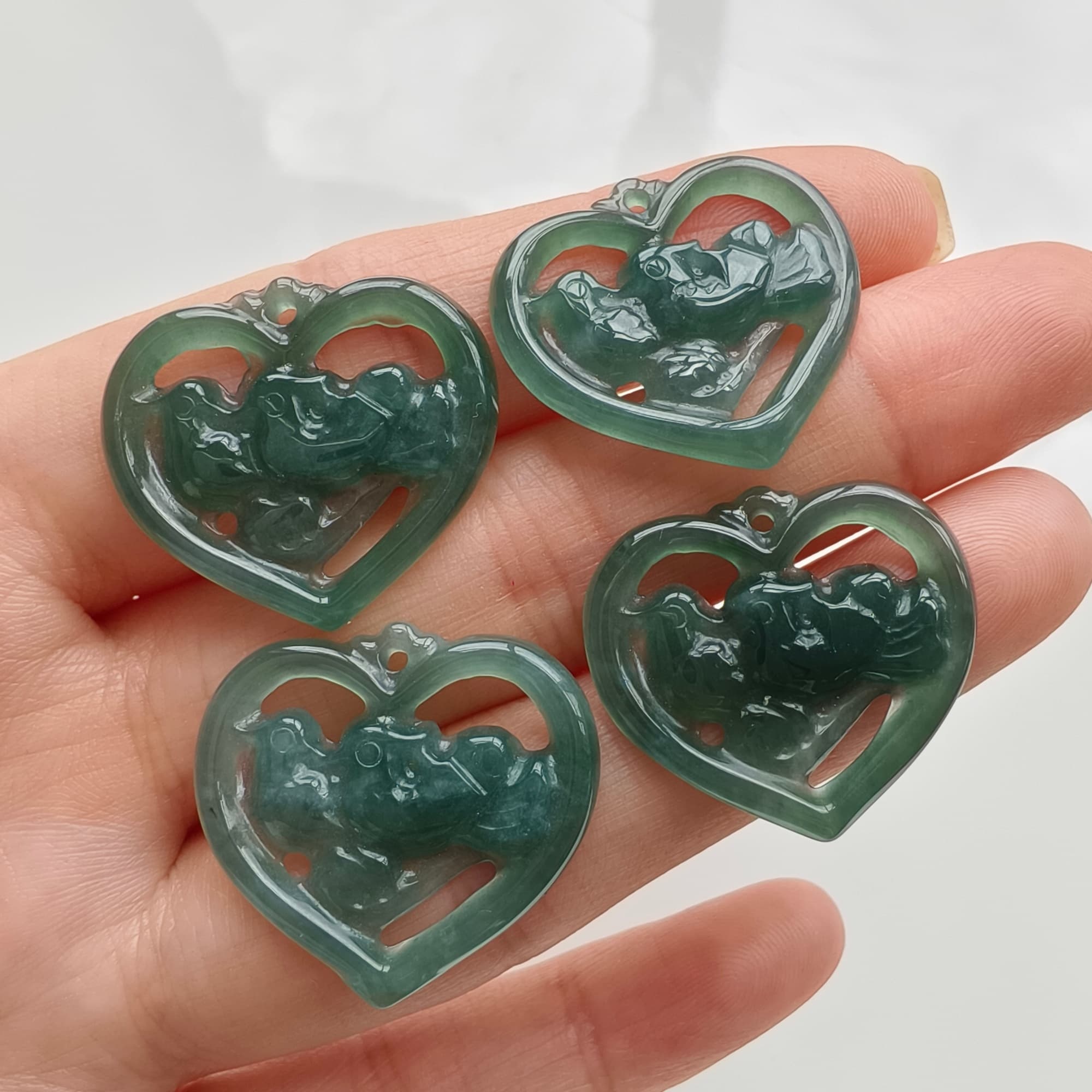 DDP 2pcs Natural Certificated Type A Untreated Icy Blue Guatemalan Jadeite Heart Beads With Mandarin Duck Carved