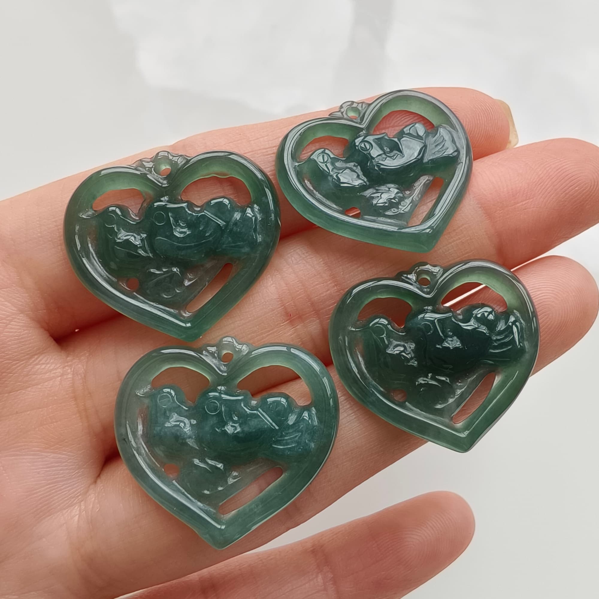 DDP 2pcs Natural Certificated Type A Untreated Icy Blue Guatemalan Jadeite Heart Beads With Mandarin Duck Carved