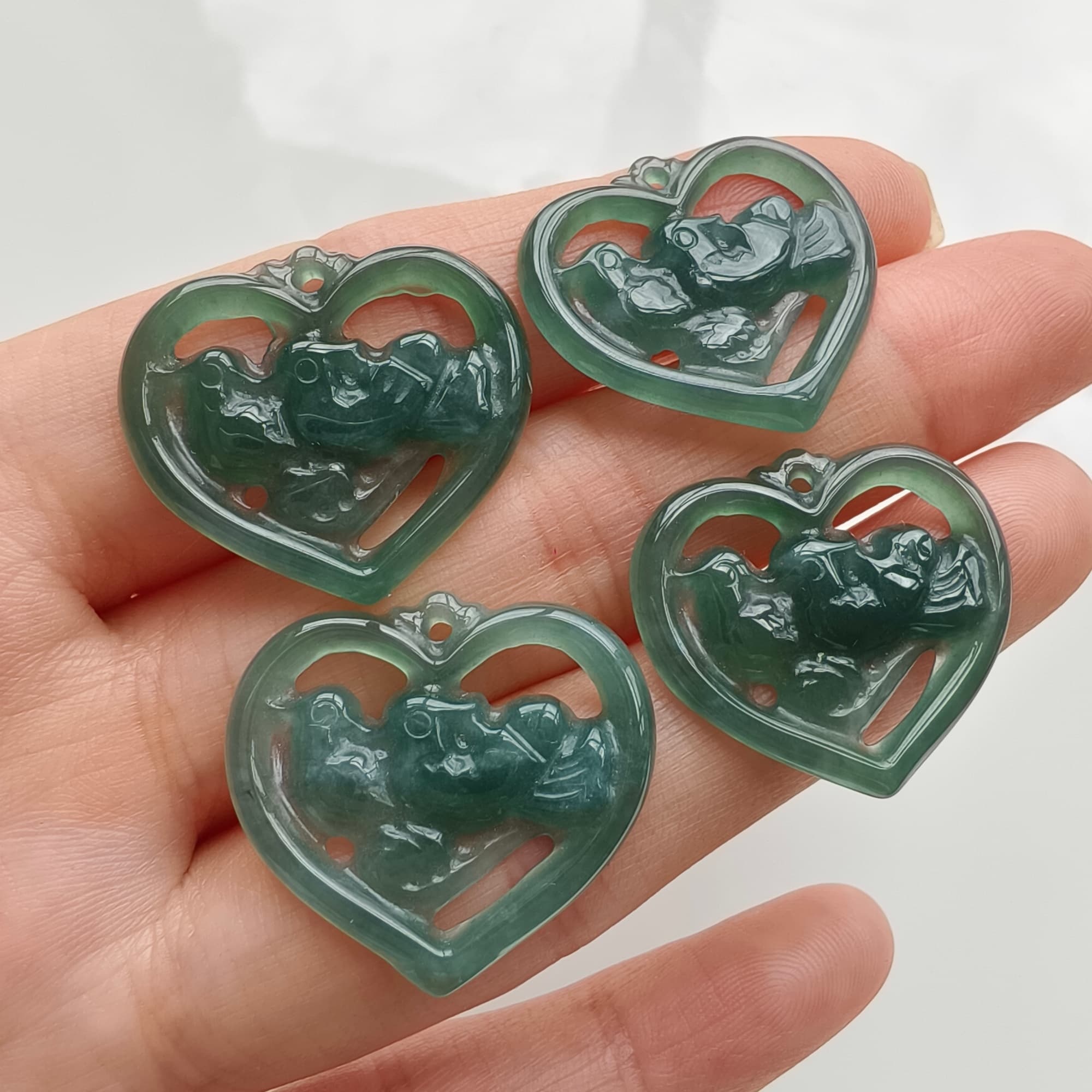 DDP 2pcs Natural Certificated Type A Untreated Icy Blue Guatemalan Jadeite Heart Beads With Mandarin Duck Carved