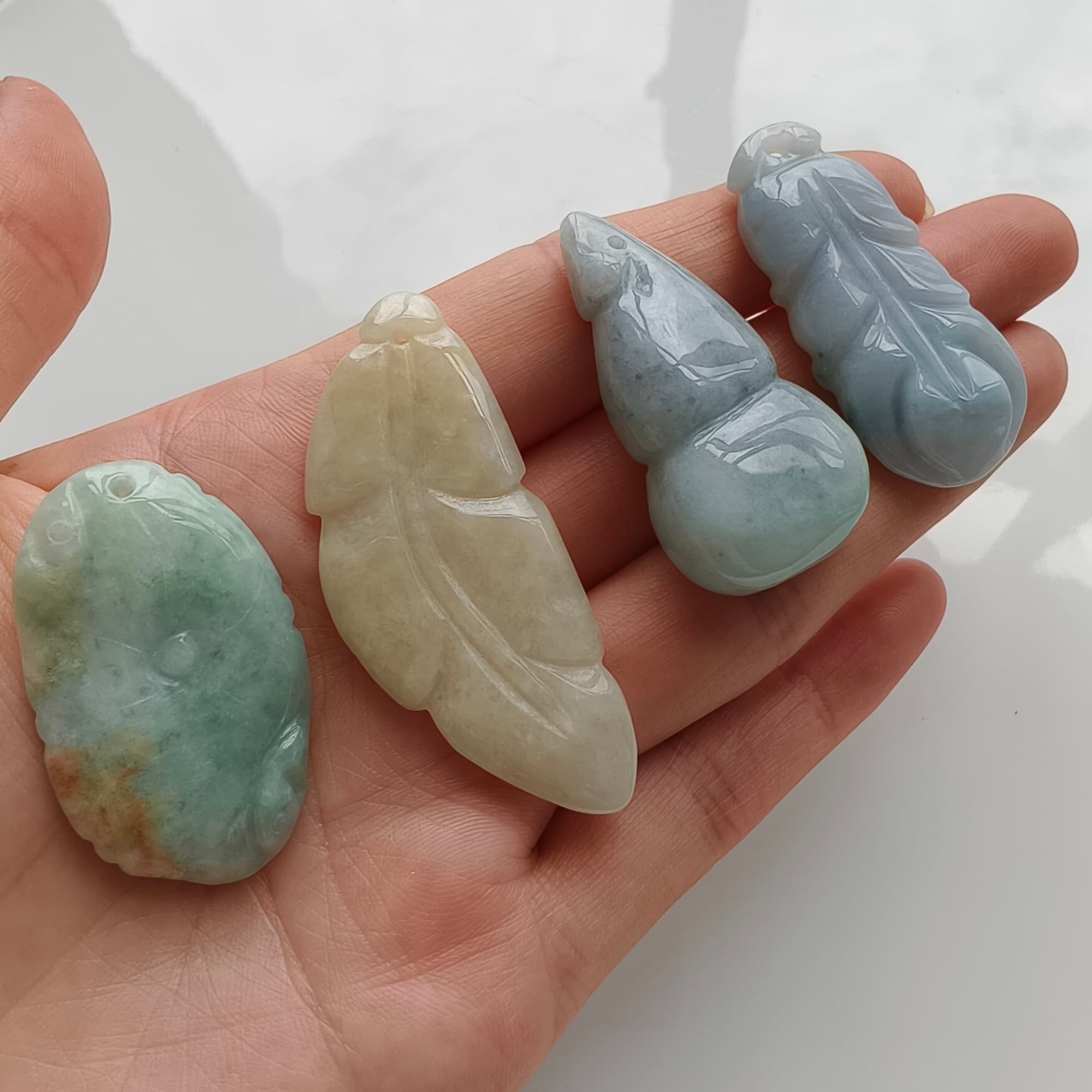 DDP 4pcs 36.5-49.5mm Natural Certificated Multi Color Burmese Jadeite Leaf Gourd Pendant