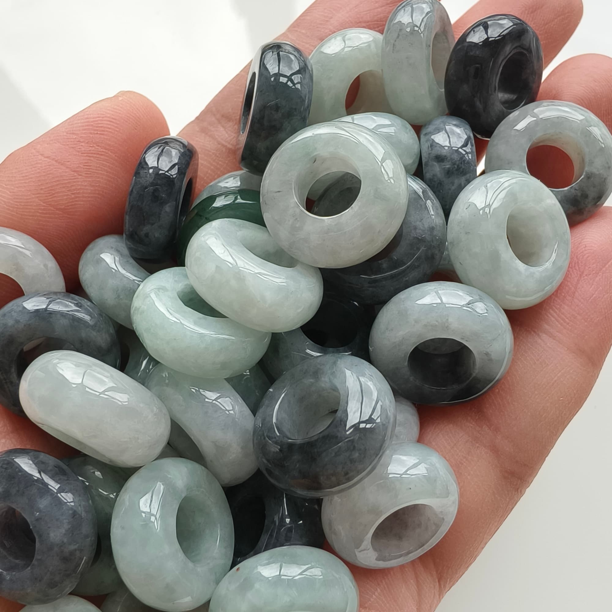 DDP 5pcs 16-17mm Natural Type A Untreated Black Chicken Species Green White Burmese Jadeite Donut And Ring Beads
