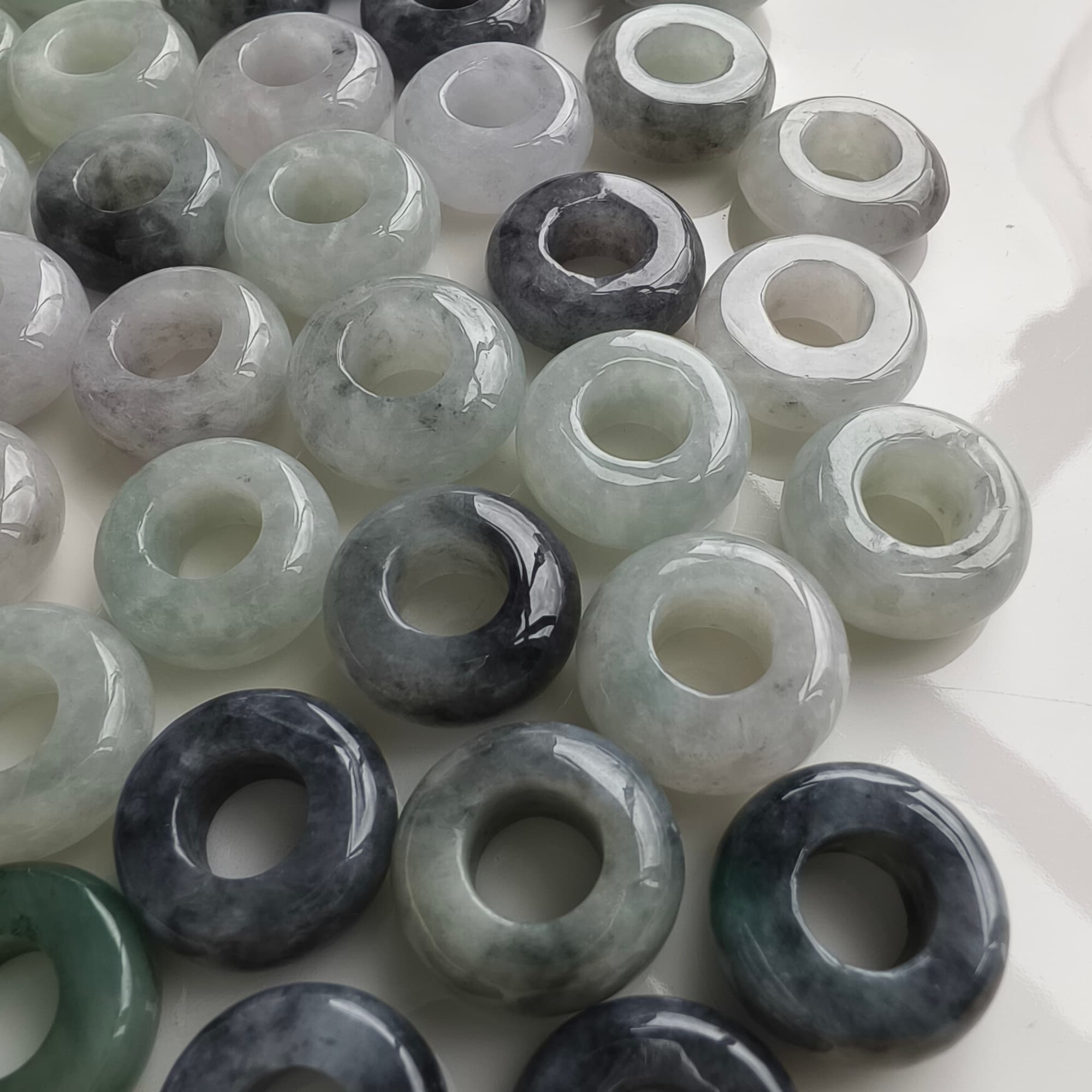 DDP 5pcs 16-17mm Natural Type A Untreated Black Chicken Species Green White Burmese Jadeite Donut And Ring Beads