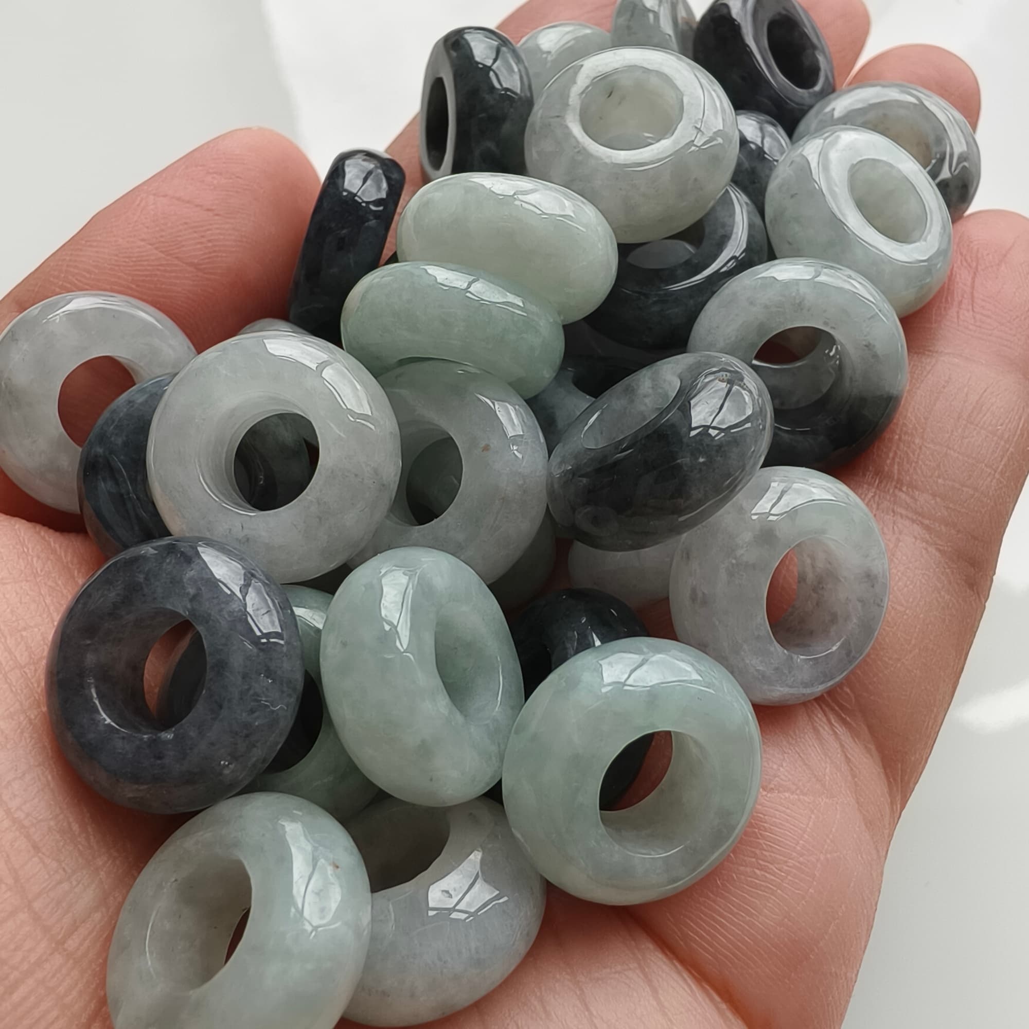 DDP 5pcs 16-17mm Natural Type A Untreated Black Chicken Species Green White Burmese Jadeite Donut And Ring Beads