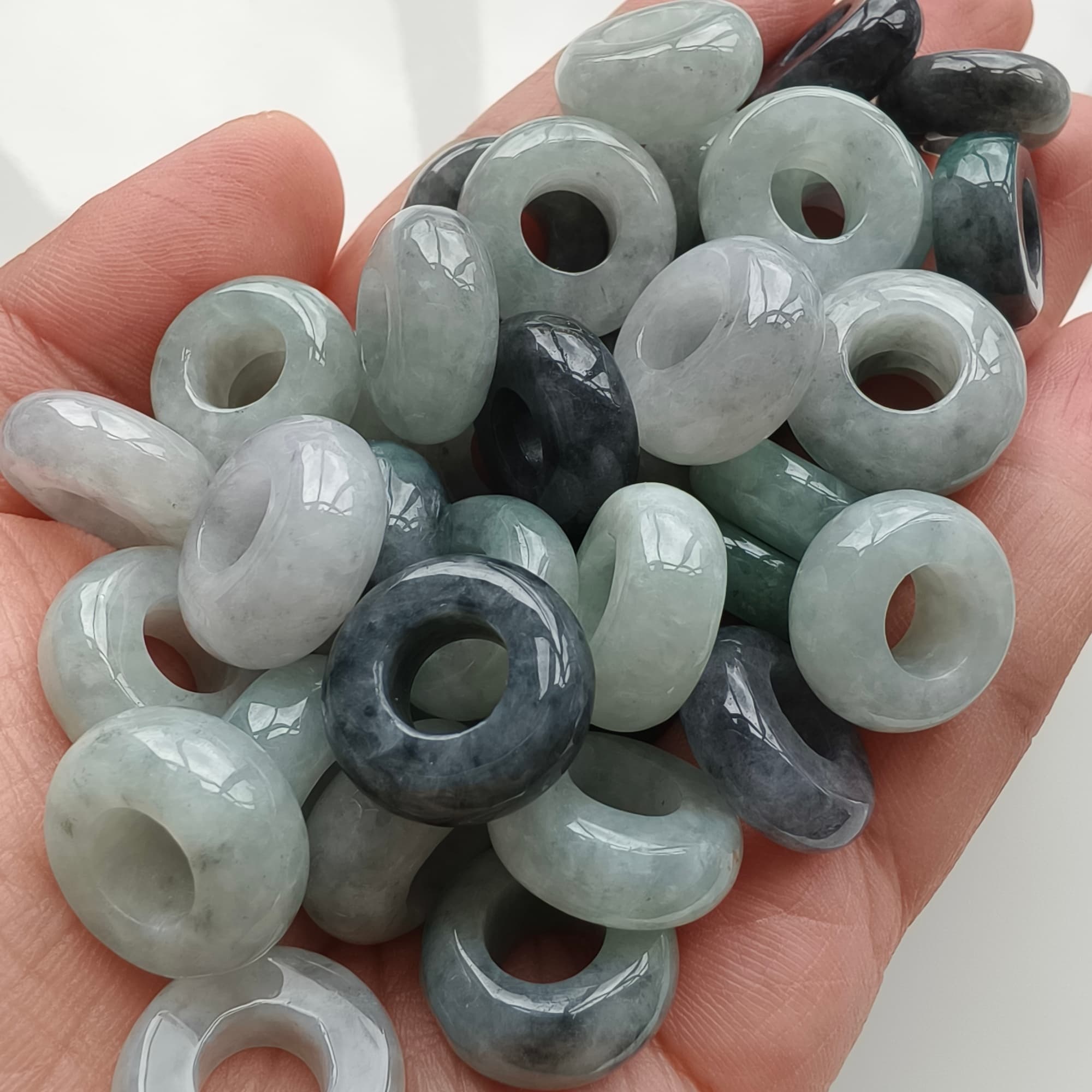 DDP 5pcs 16-17mm Natural Type A Untreated Black Chicken Species Green White Burmese Jadeite Donut And Ring Beads