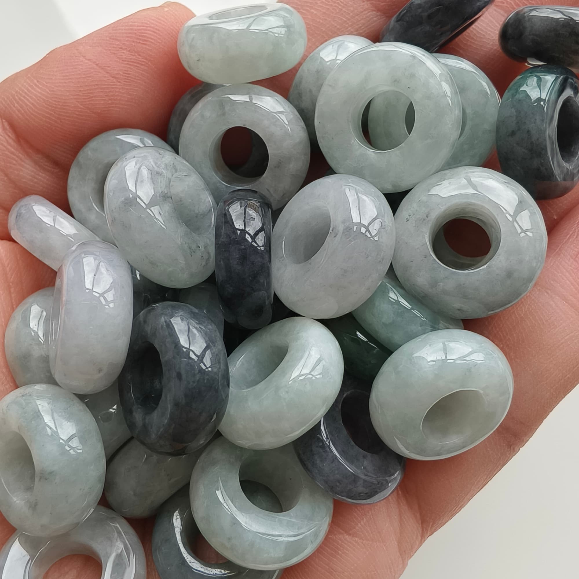 DDP 5pcs 16-17mm Natural Type A Untreated Black Chicken Species Green White Burmese Jadeite Donut And Ring Beads