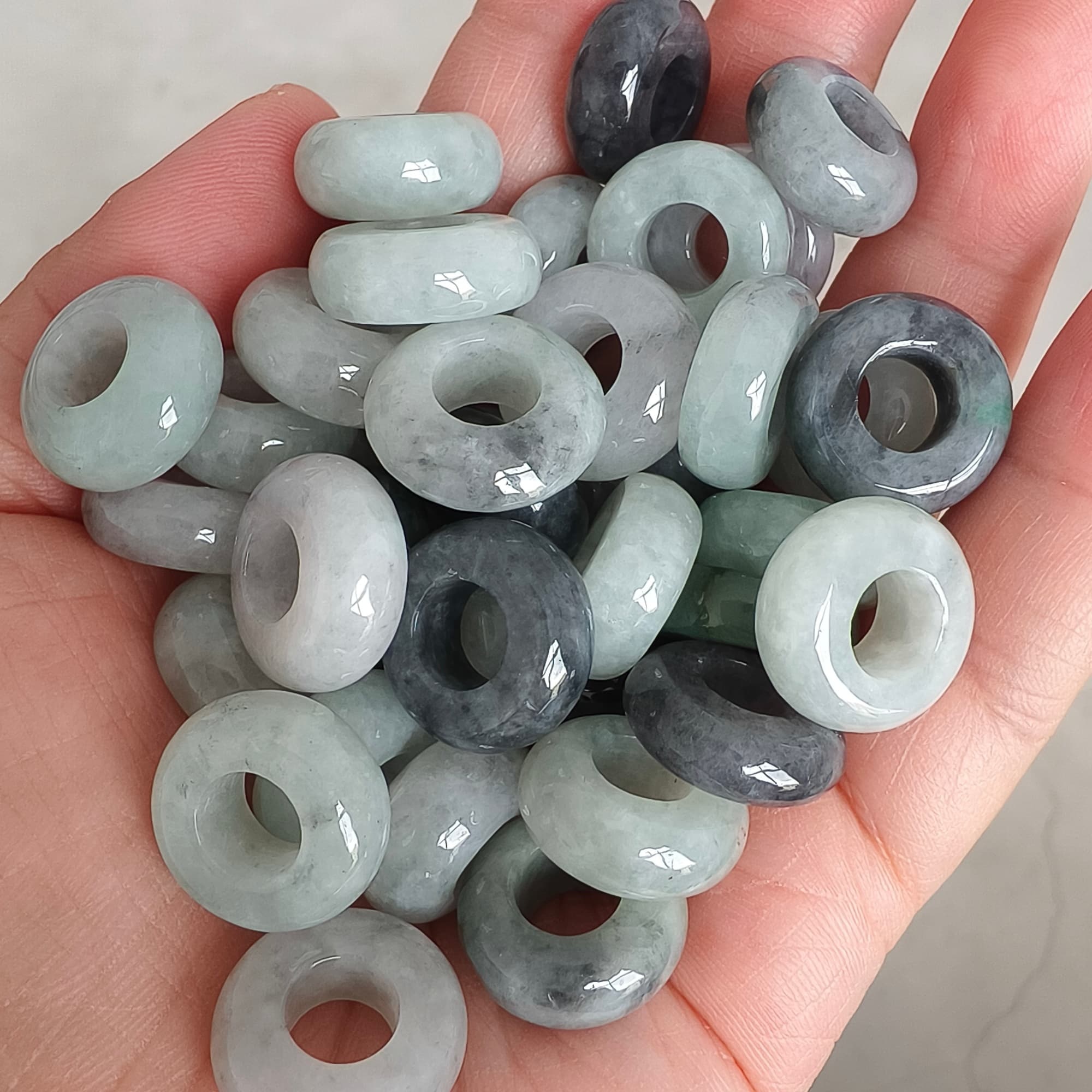 DDP 5pcs 16-17mm Natural Type A Untreated Black Chicken Species Green White Burmese Jadeite Donut And Ring Beads