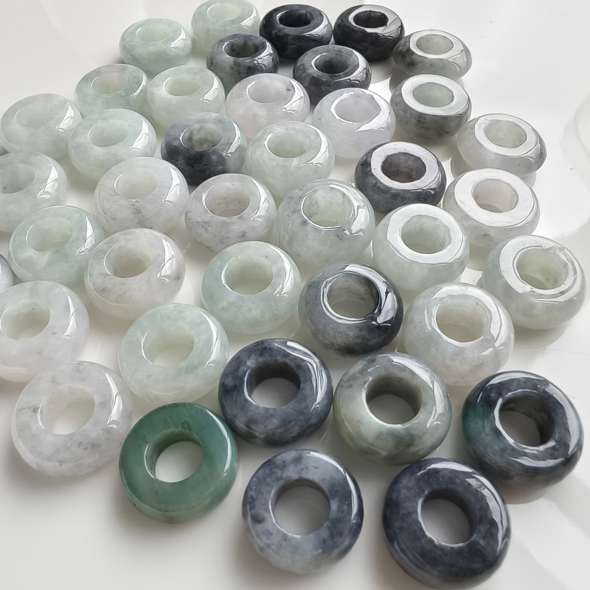 DDP 5pcs 16-17mm Natural Type A Untreated Black Chicken Species Green White Burmese Jadeite Donut And Ring Beads