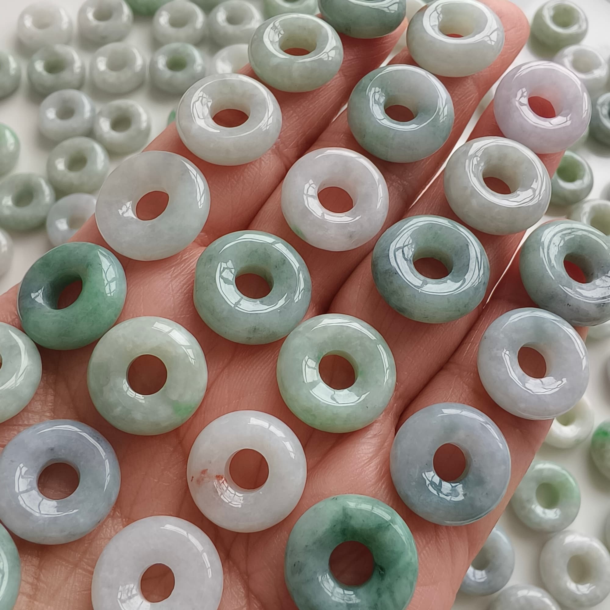 DDP 5pcs 14.5-16mm Natural Type A Untreated Black Chicken Species Green White Burmese Jadeite Donut And Ring Beads