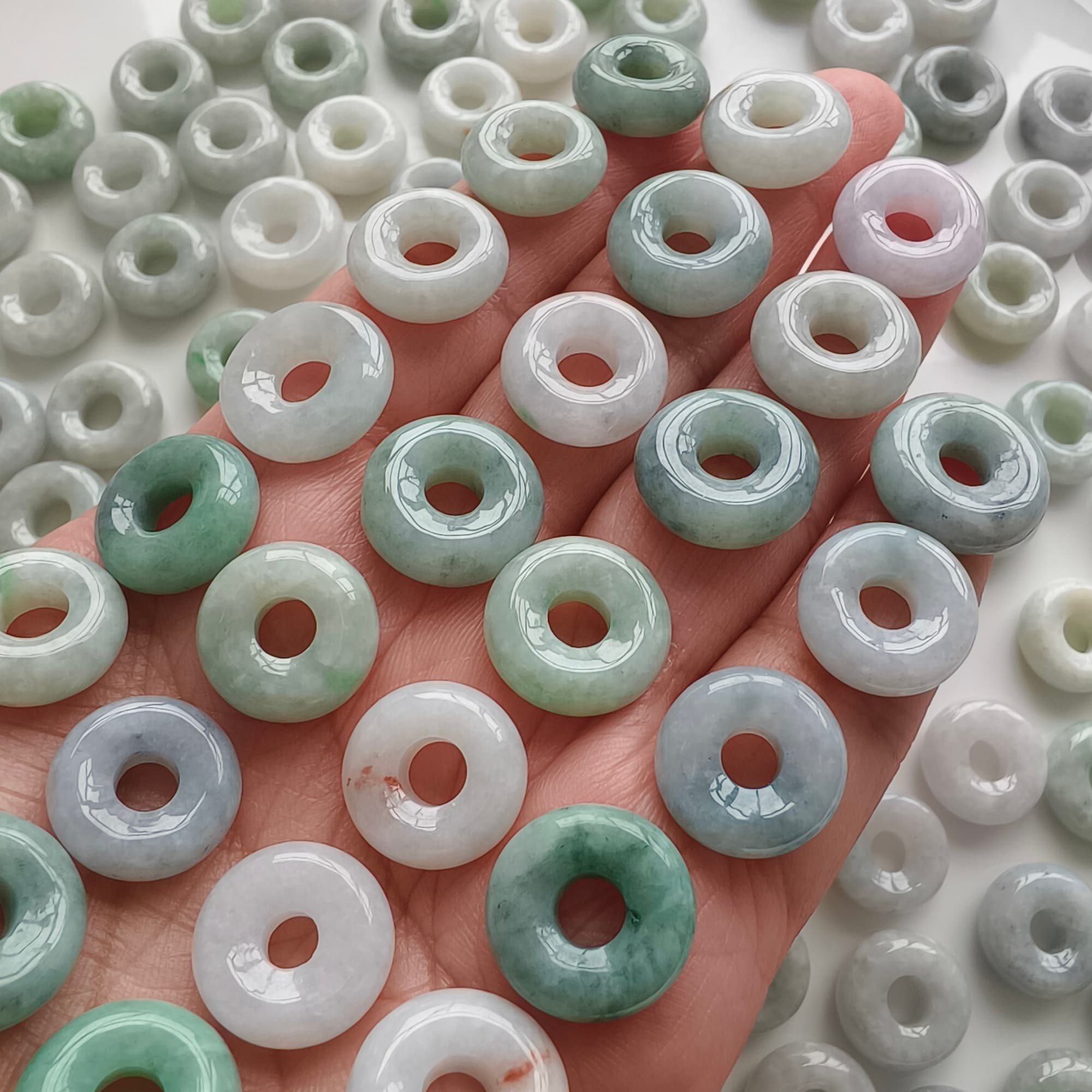 DDP 5pcs 14.5-16mm Natural Type A Untreated Black Chicken Species Green White Burmese Jadeite Donut And Ring Beads