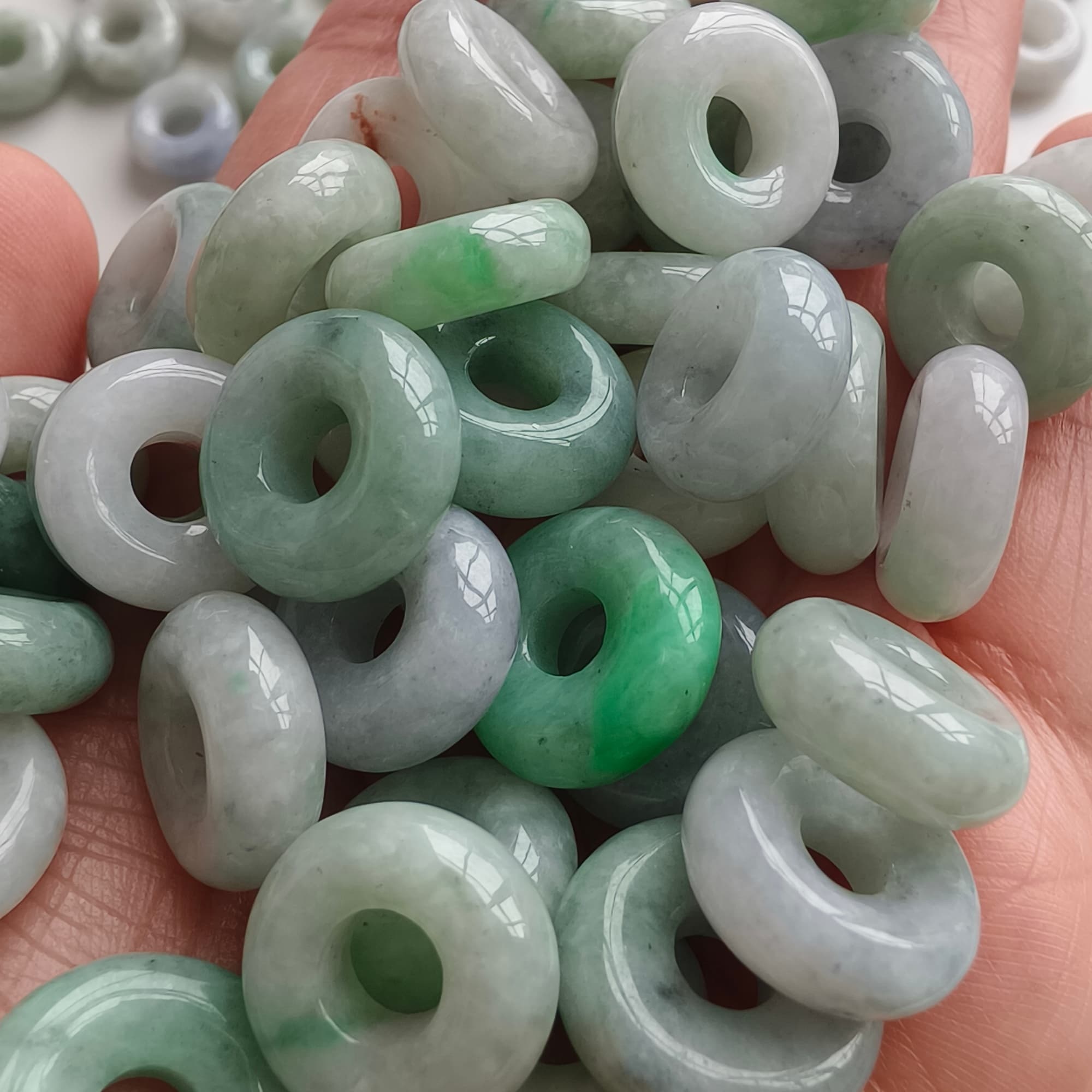 DDP 5pcs 14.5-16mm Natural Type A Untreated Black Chicken Species Green White Burmese Jadeite Donut And Ring Beads