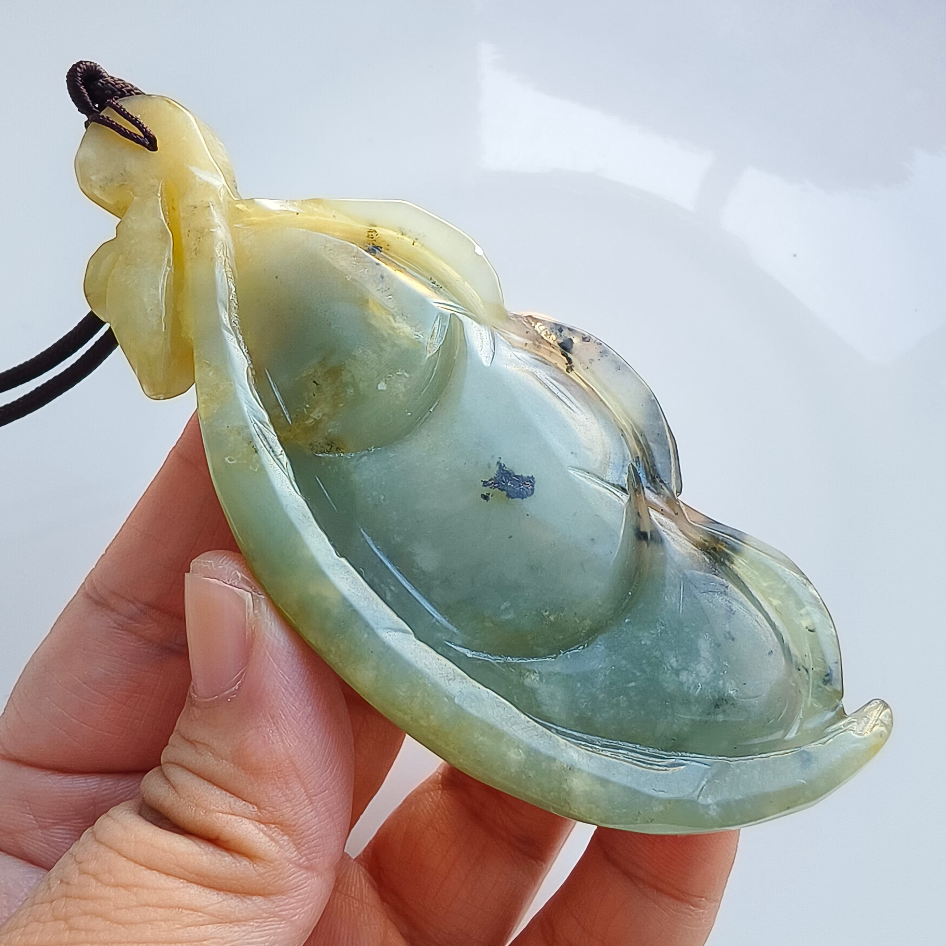 DDP 103mm Unique Certificated Untreated Natural Green Yellow Serpentine Jade Pea Pod Pendant