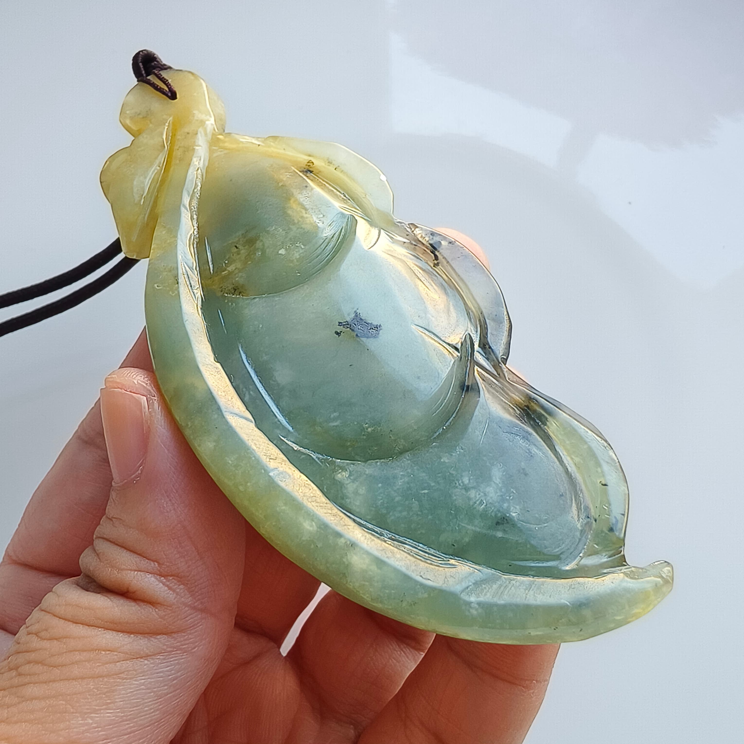 DDP 103mm Unique Certificated Untreated Natural Green Yellow Serpentine Jade Pea Pod Pendant