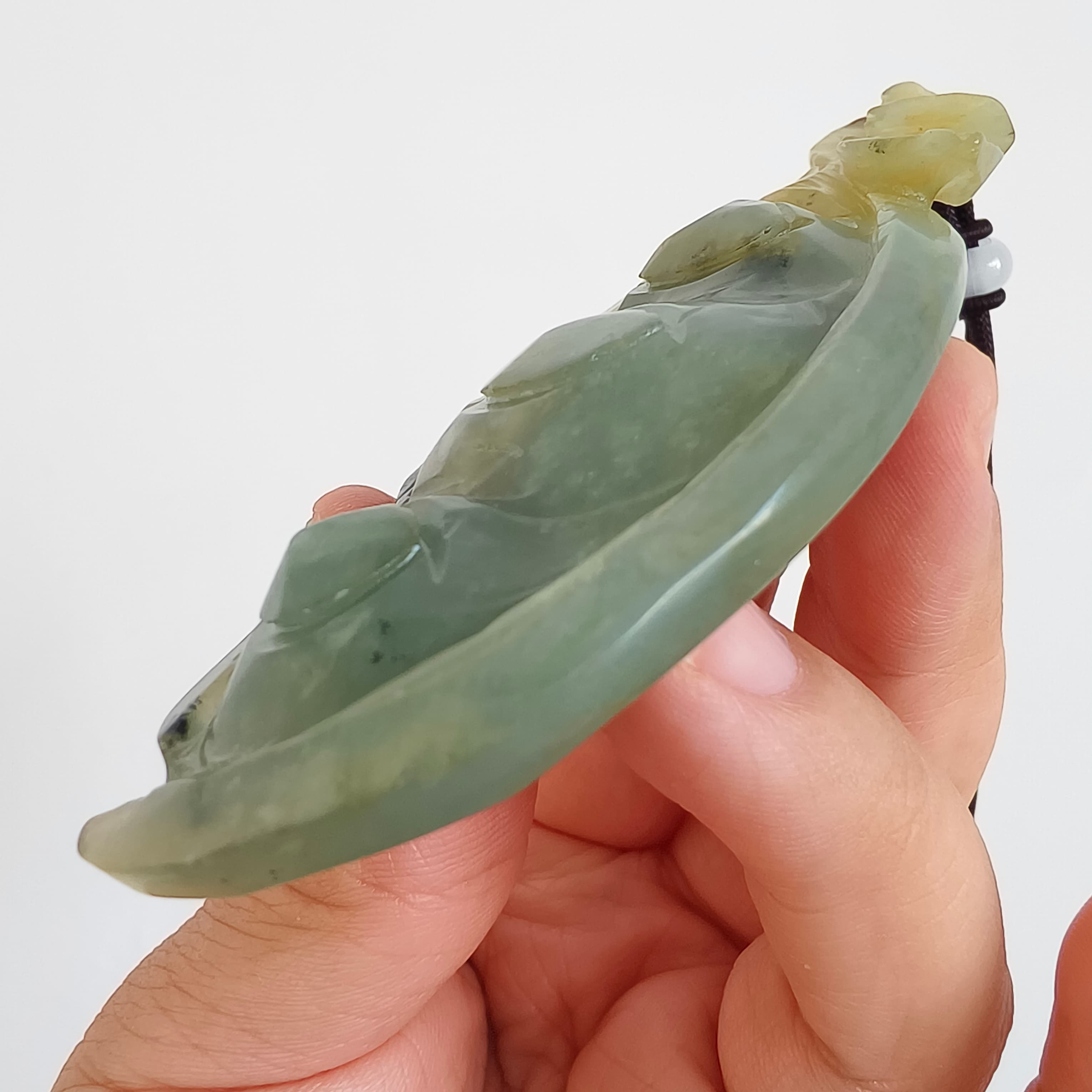 DDP 103mm Unique Certificated Untreated Natural Green Yellow Serpentine Jade Pea Pod Pendant