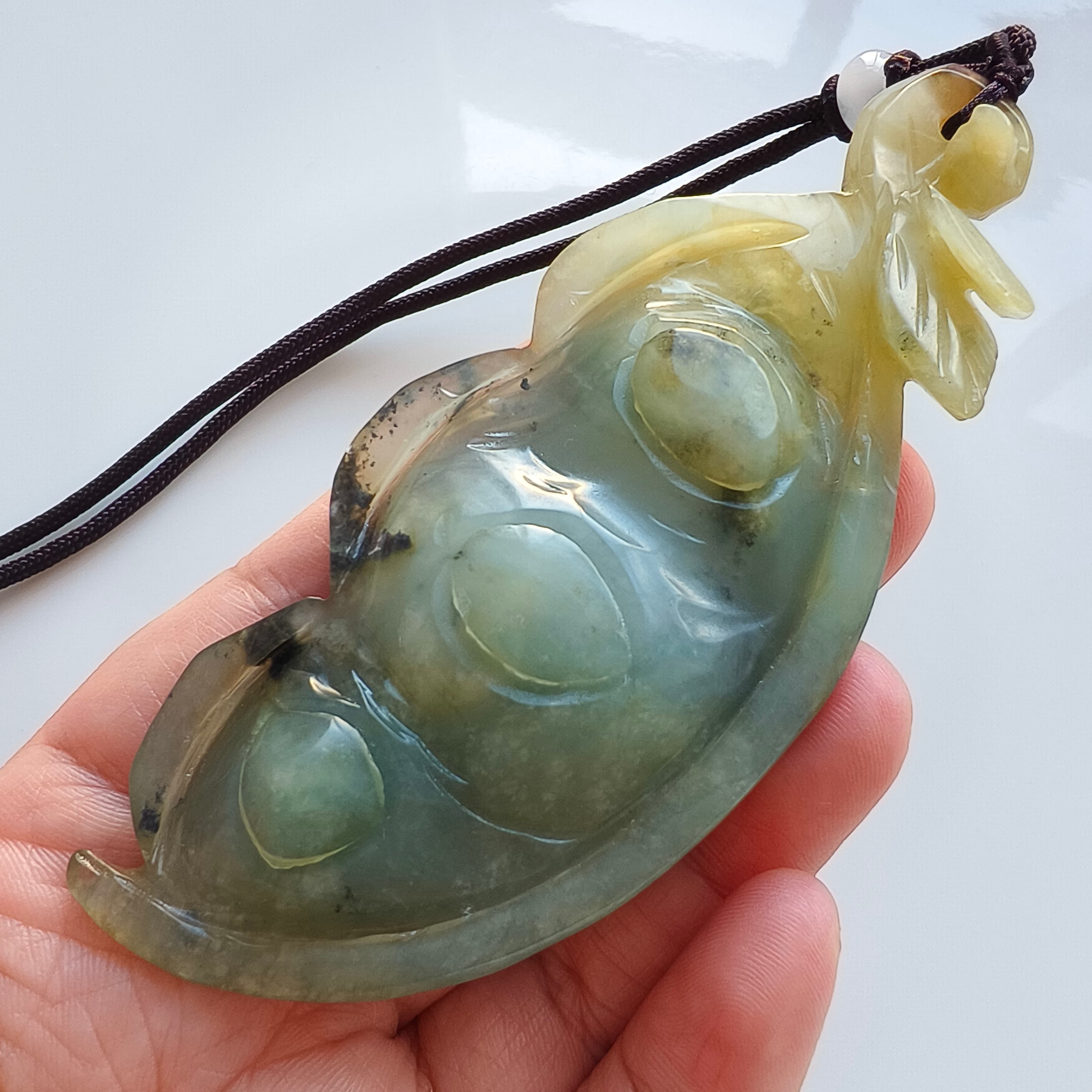DDP 103mm Unique Certificated Untreated Natural Green Yellow Serpentine Jade Pea Pod Pendant