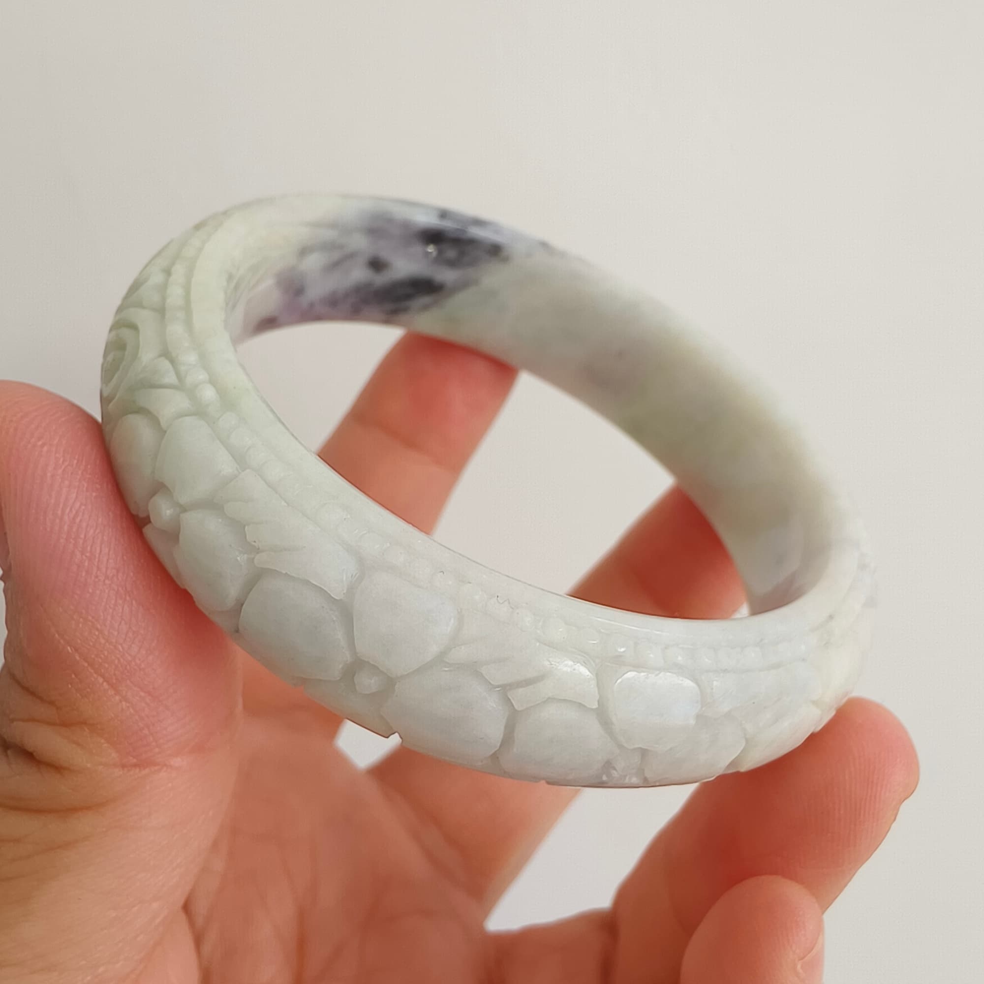 DDP 54.5mm Natural Type A Black Chicken Species Burmese Jadeite Round Band Bangle With Flower Carved