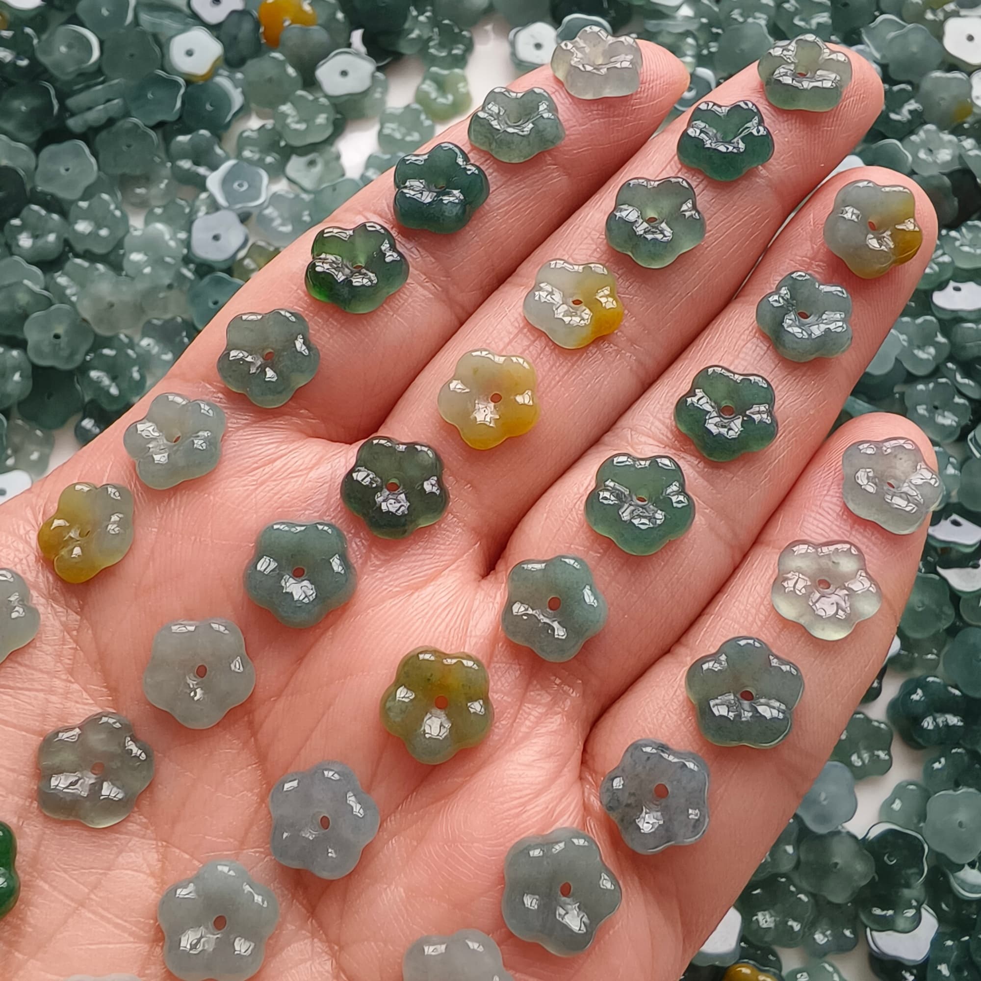 DDP 10pcs 9-10mm Natural Type A Blue Yellow Guatemalan Jadeite Flower Beads