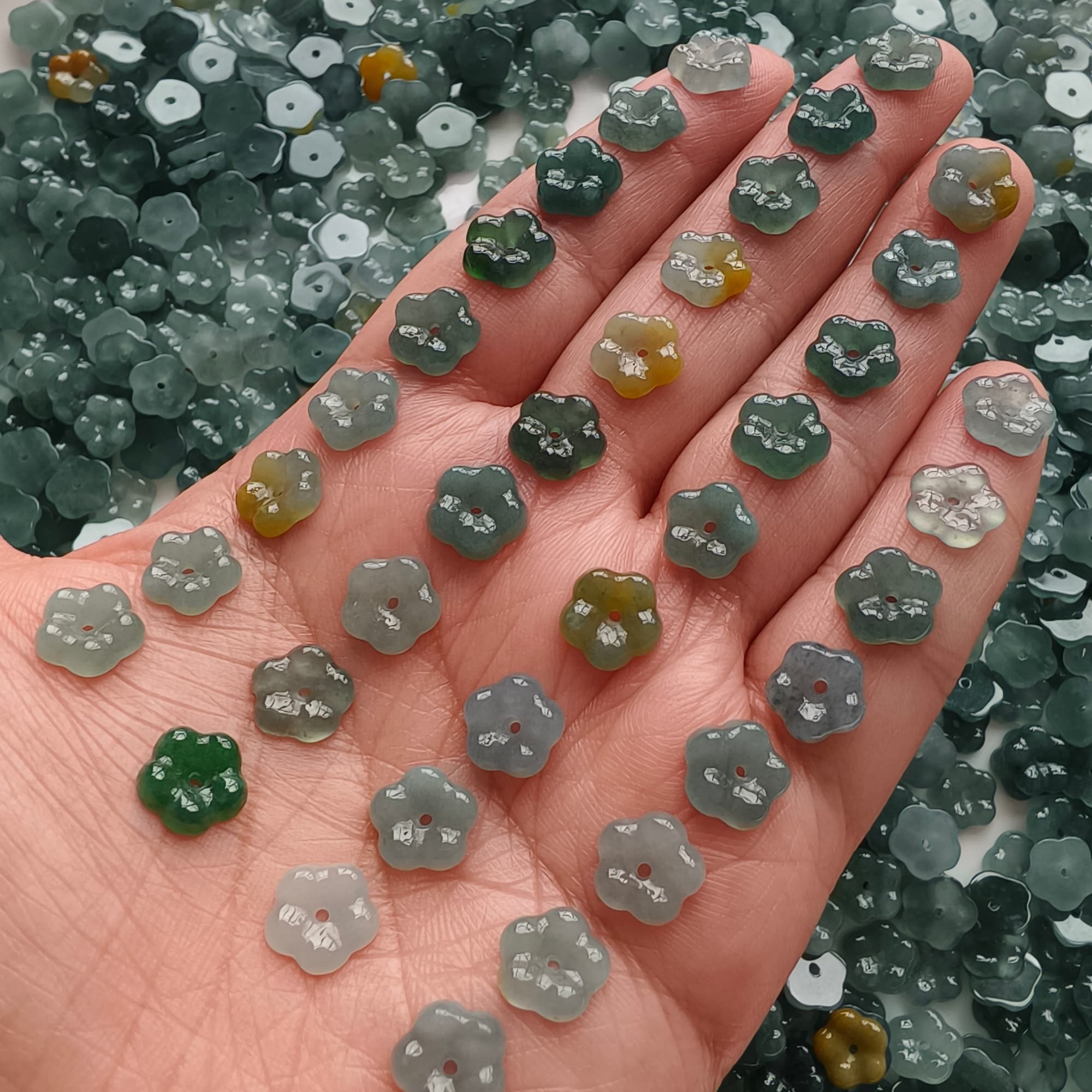 DDP 10pcs 9-10mm Natural Type A Blue Yellow Guatemalan Jadeite Flower Beads