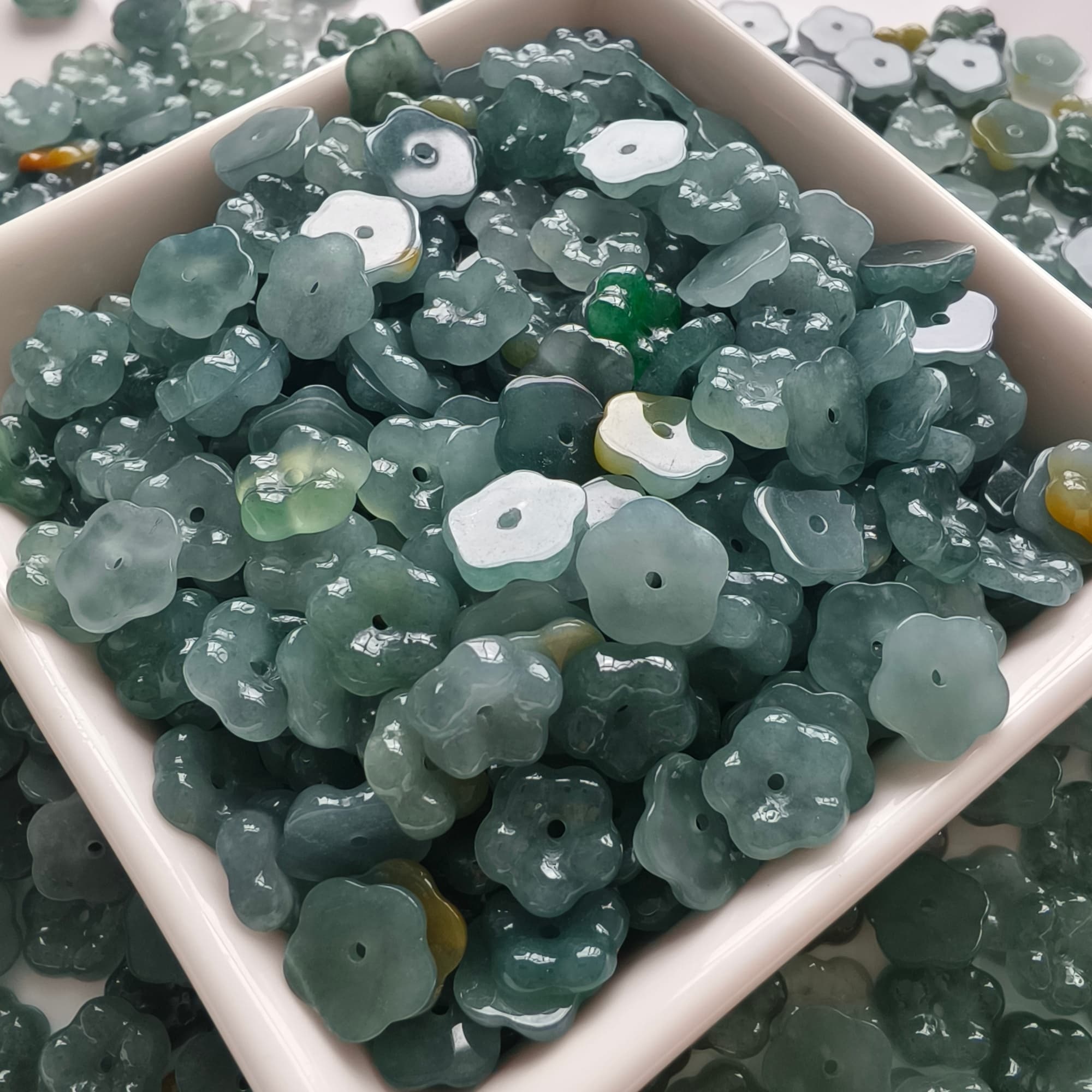 DDP 10pcs 9-10mm Natural Type A Blue Yellow Guatemalan Jadeite Flower Beads
