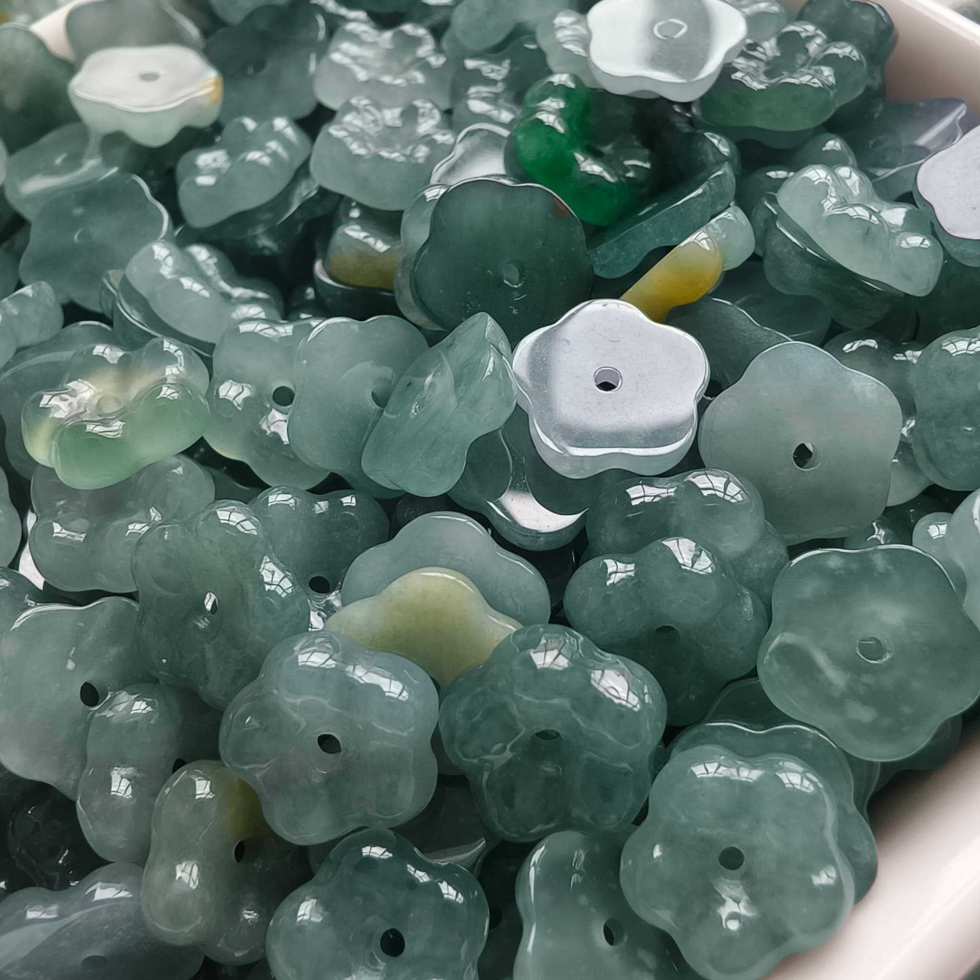 DDP 10pcs 9-10mm Natural Type A Blue Yellow Guatemalan Jadeite Flower Beads