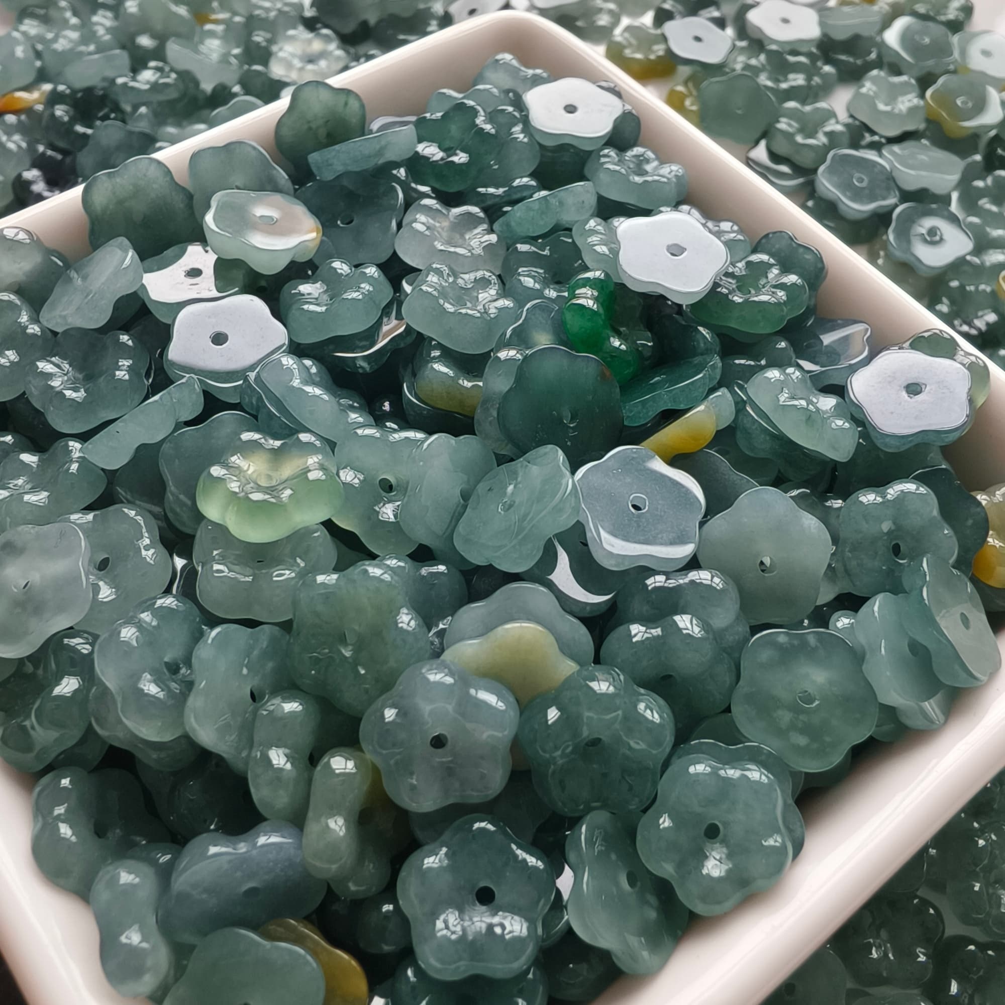DDP 10pcs 9-10mm Natural Type A Blue Yellow Guatemalan Jadeite Flower Beads