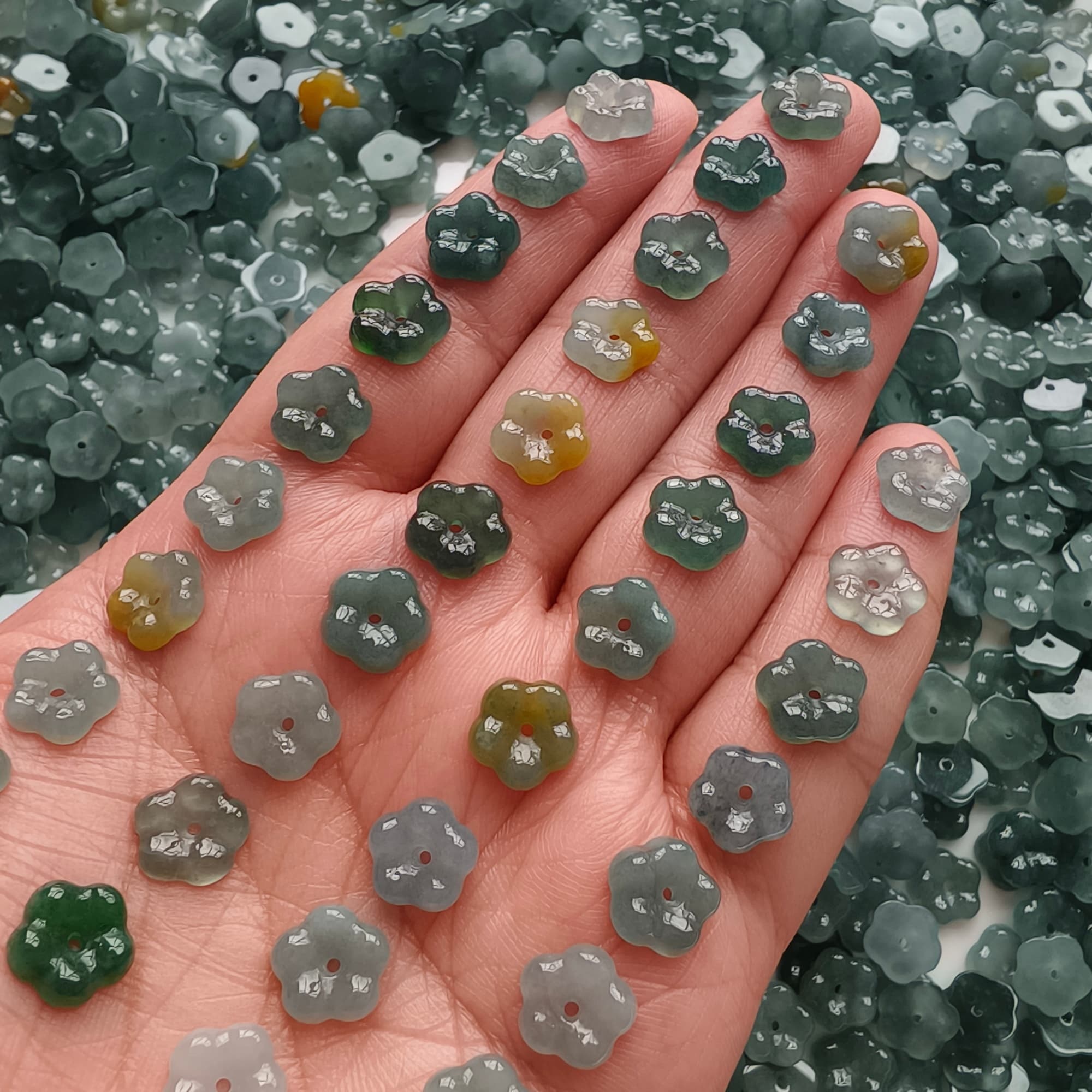 DDP 10pcs 9-10mm Natural Type A Blue Yellow Guatemalan Jadeite Flower Beads