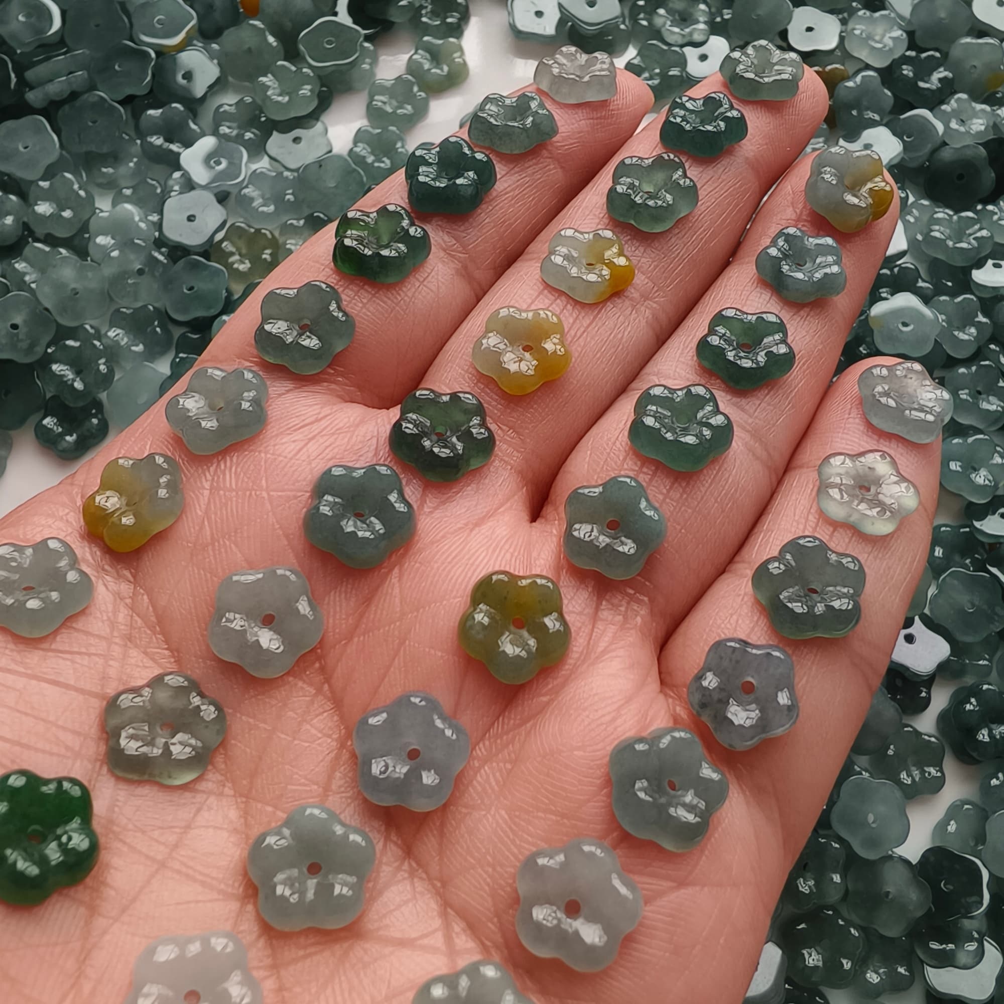 DDP 10pcs 9-10mm Natural Type A Blue Yellow Guatemalan Jadeite Flower Beads