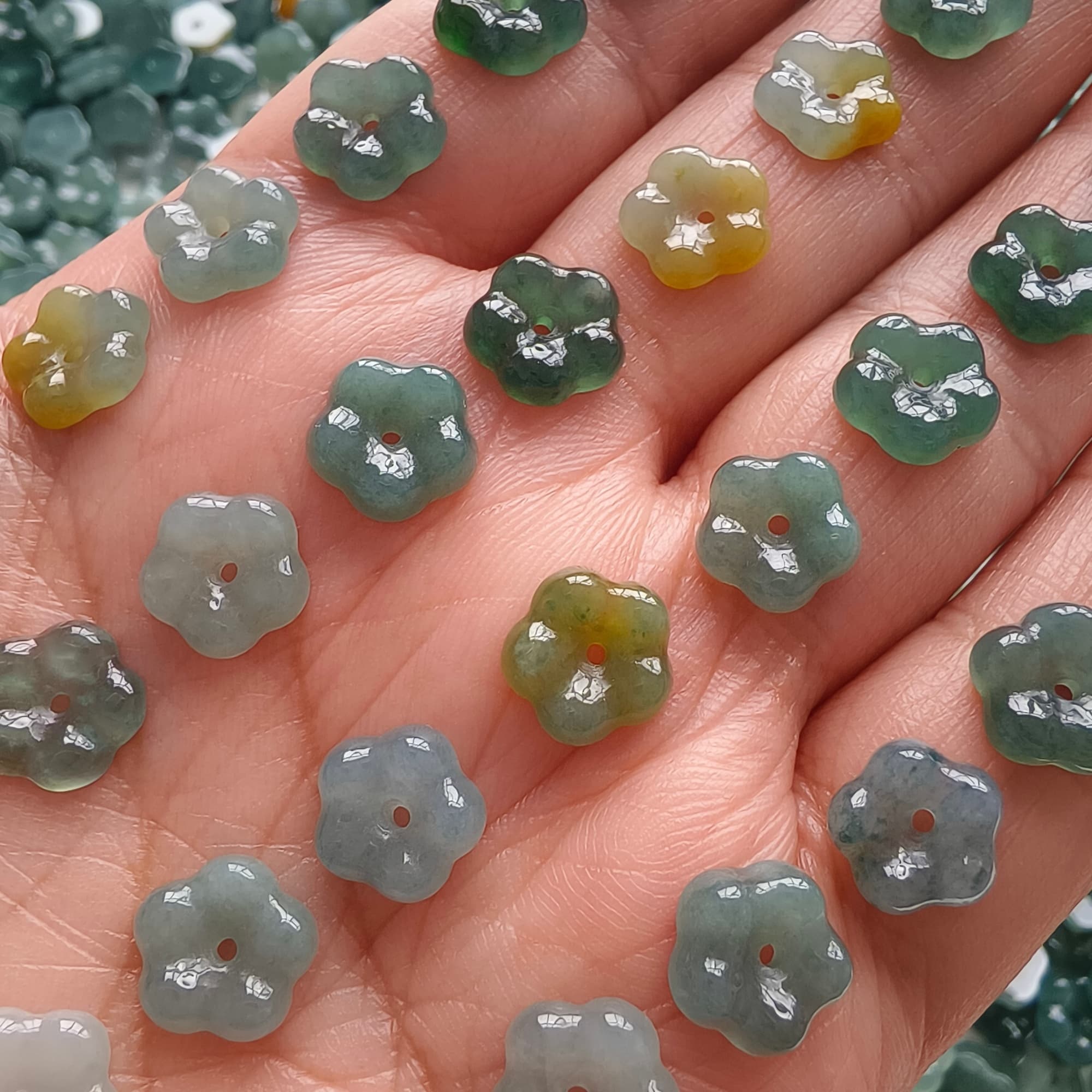 DDP 10pcs 9-10mm Natural Type A Blue Yellow Guatemalan Jadeite Flower Beads