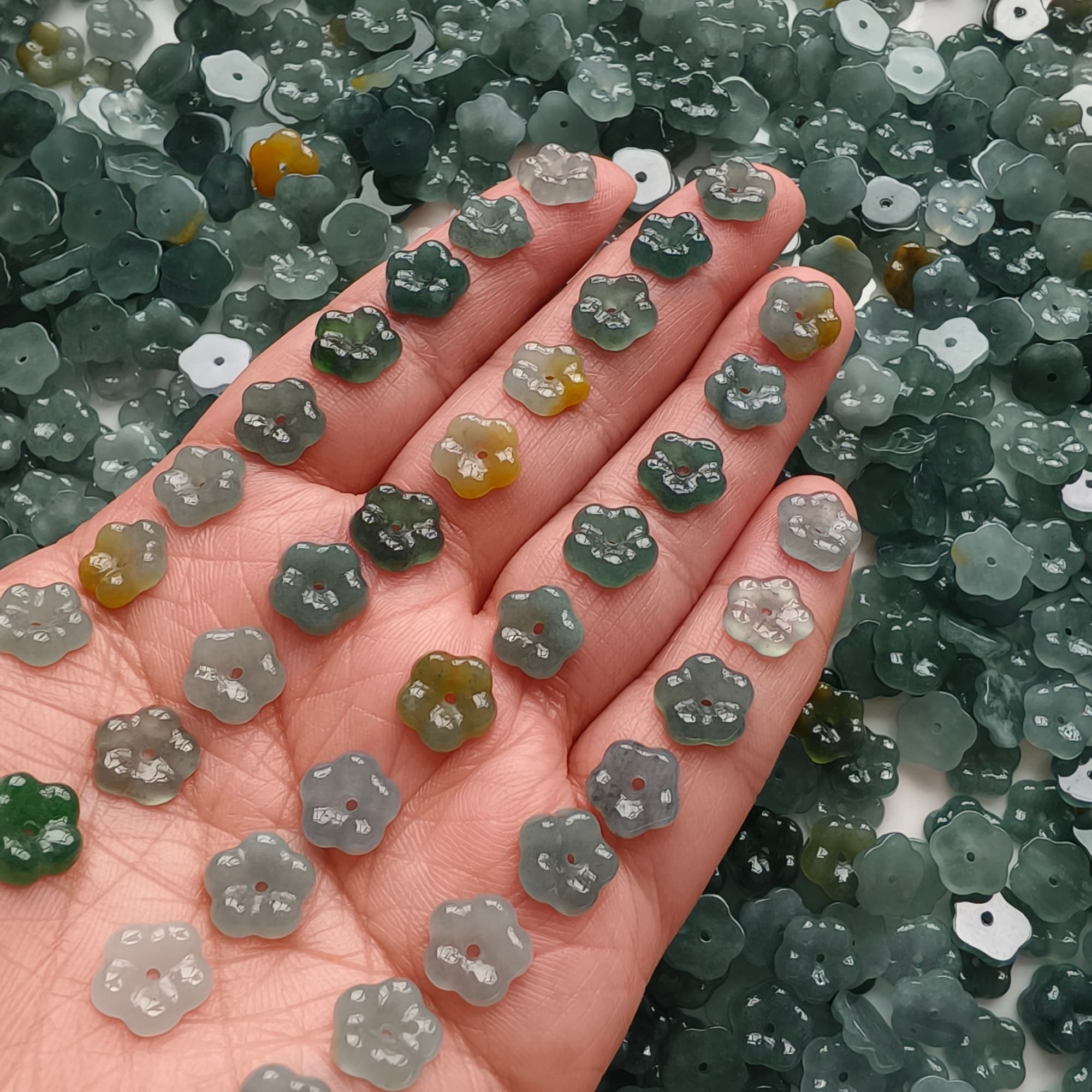 DDP 10pcs 9-10mm Natural Type A Blue Yellow Guatemalan Jadeite Flower Beads