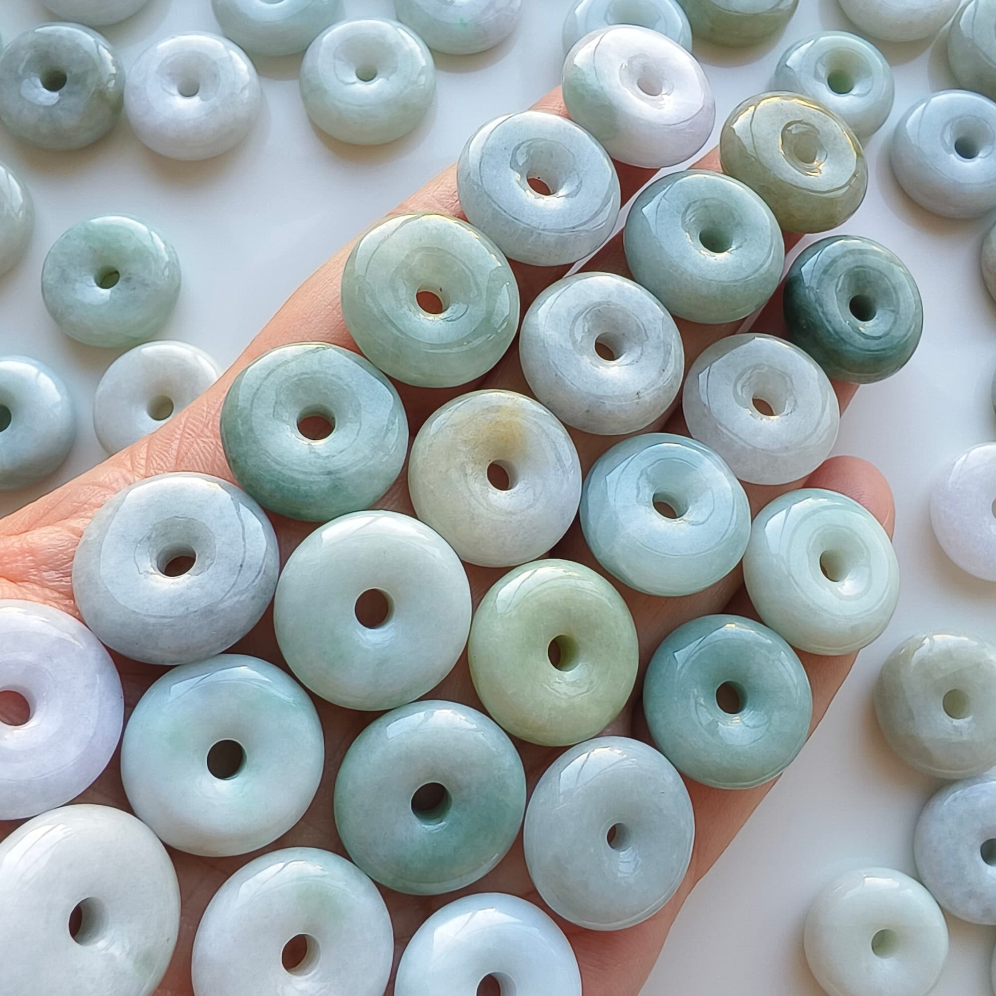 DDP 10pcs 17-18mm Natural Type A Untreated Green White Burmese Jadeite Safety Buckle Beads
