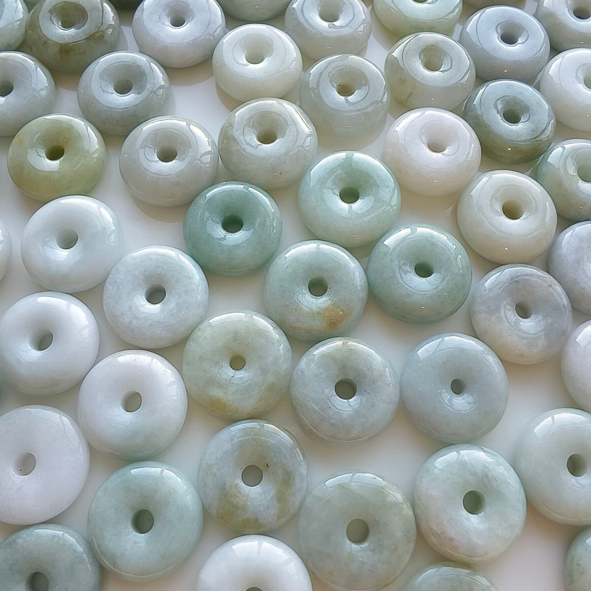 DDP 10pcs 17-18mm Natural Type A Untreated Green White Burmese Jadeite Safety Buckle Beads