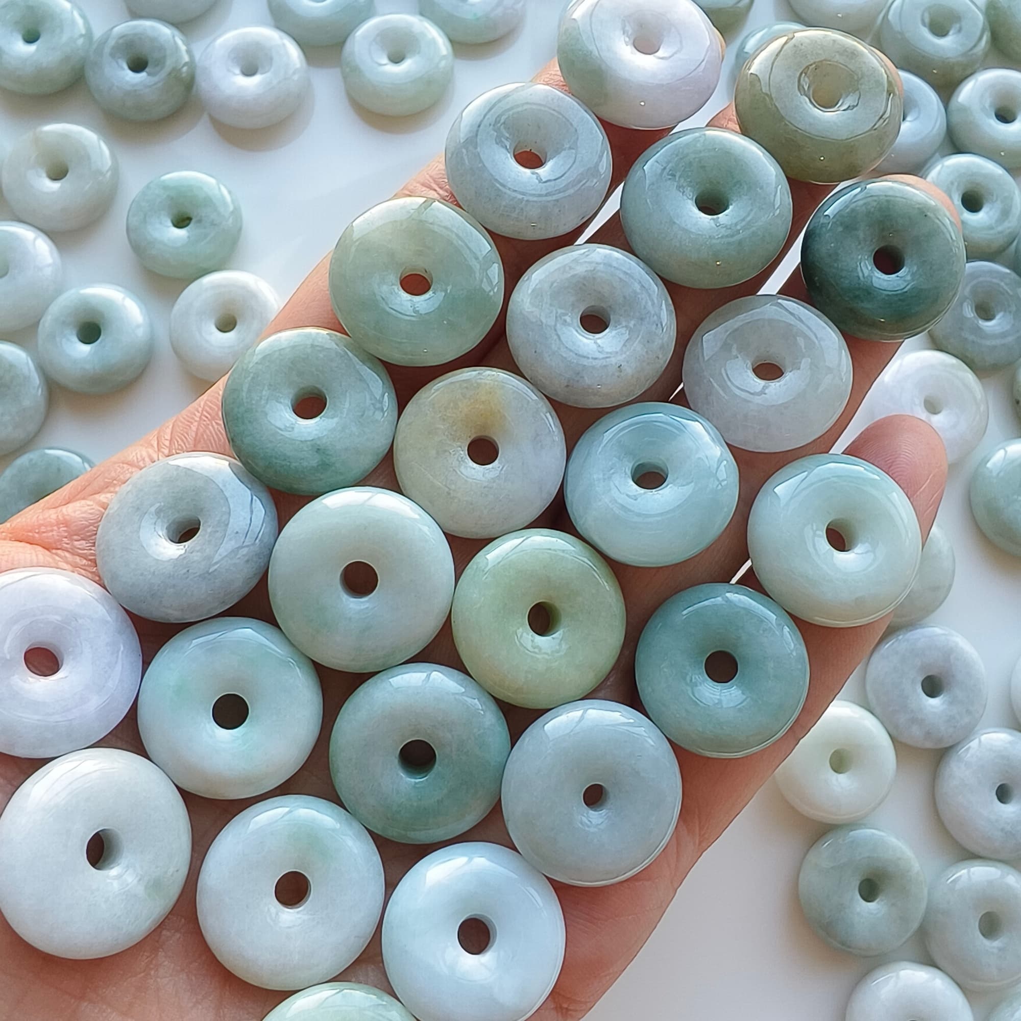 DDP 10pcs 17-18mm Natural Type A Untreated Green White Burmese Jadeite Safety Buckle Beads