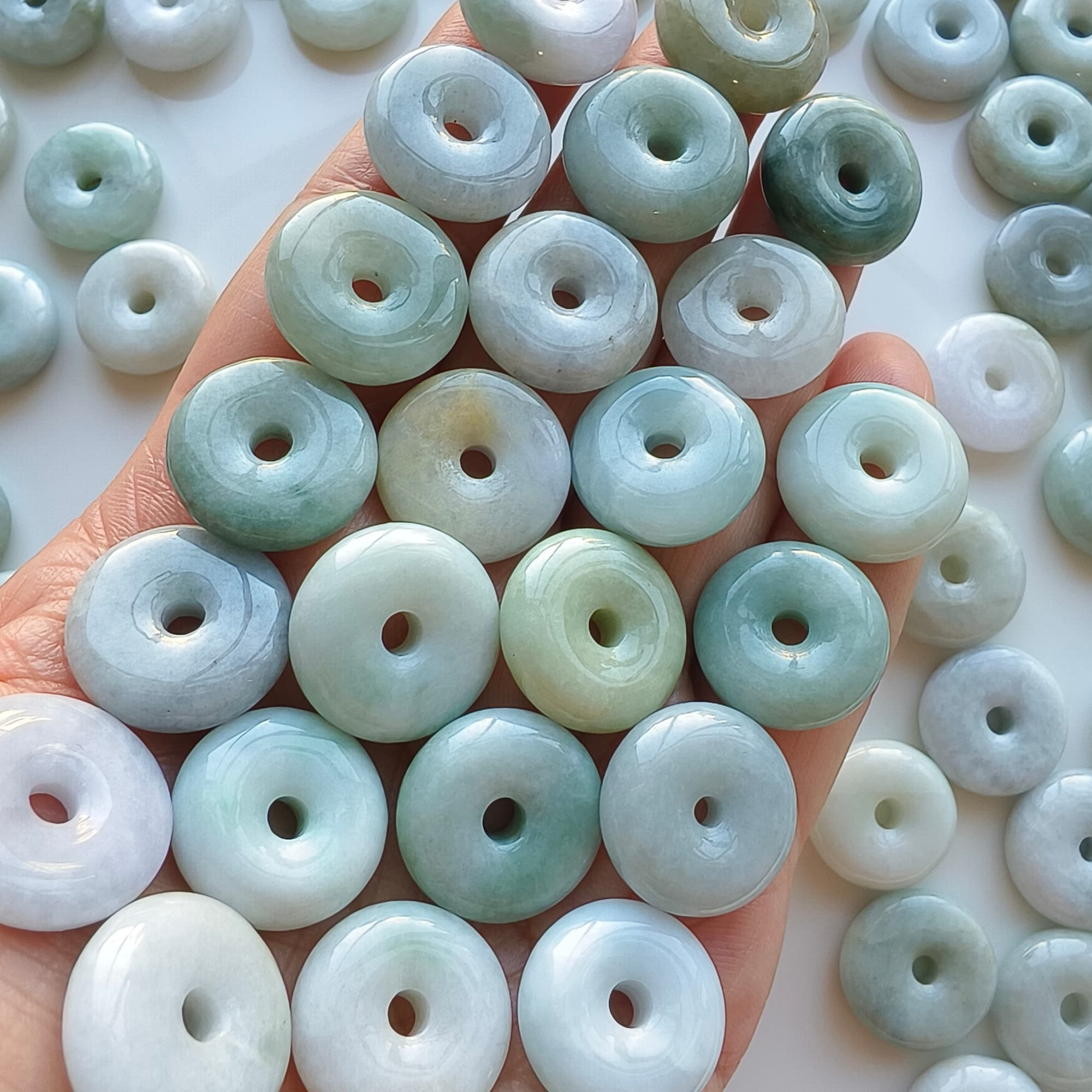 DDP 10pcs 17-18mm Natural Type A Untreated Green White Burmese Jadeite Safety Buckle Beads
