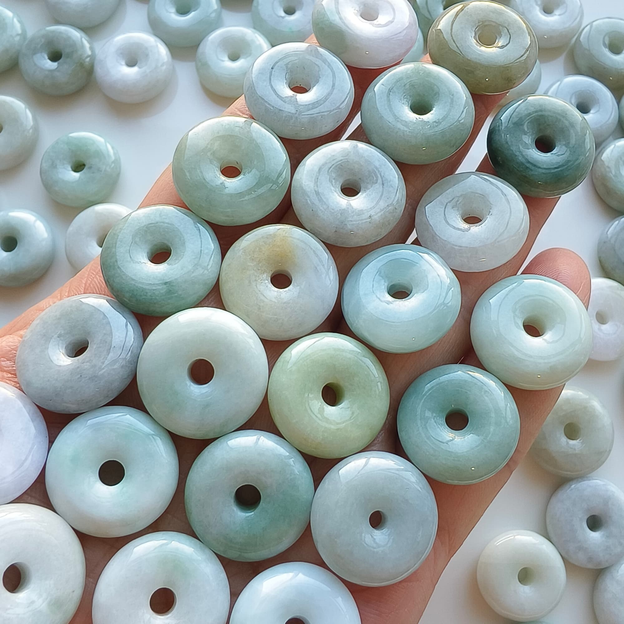 DDP 10pcs 17-18mm Natural Type A Untreated Green White Burmese Jadeite Safety Buckle Beads