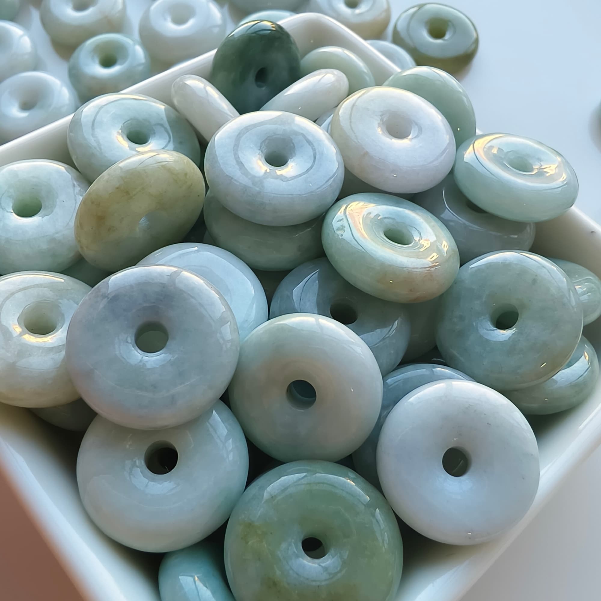 DDP 10pcs 17-18mm Natural Type A Untreated Green White Burmese Jadeite Safety Buckle Beads