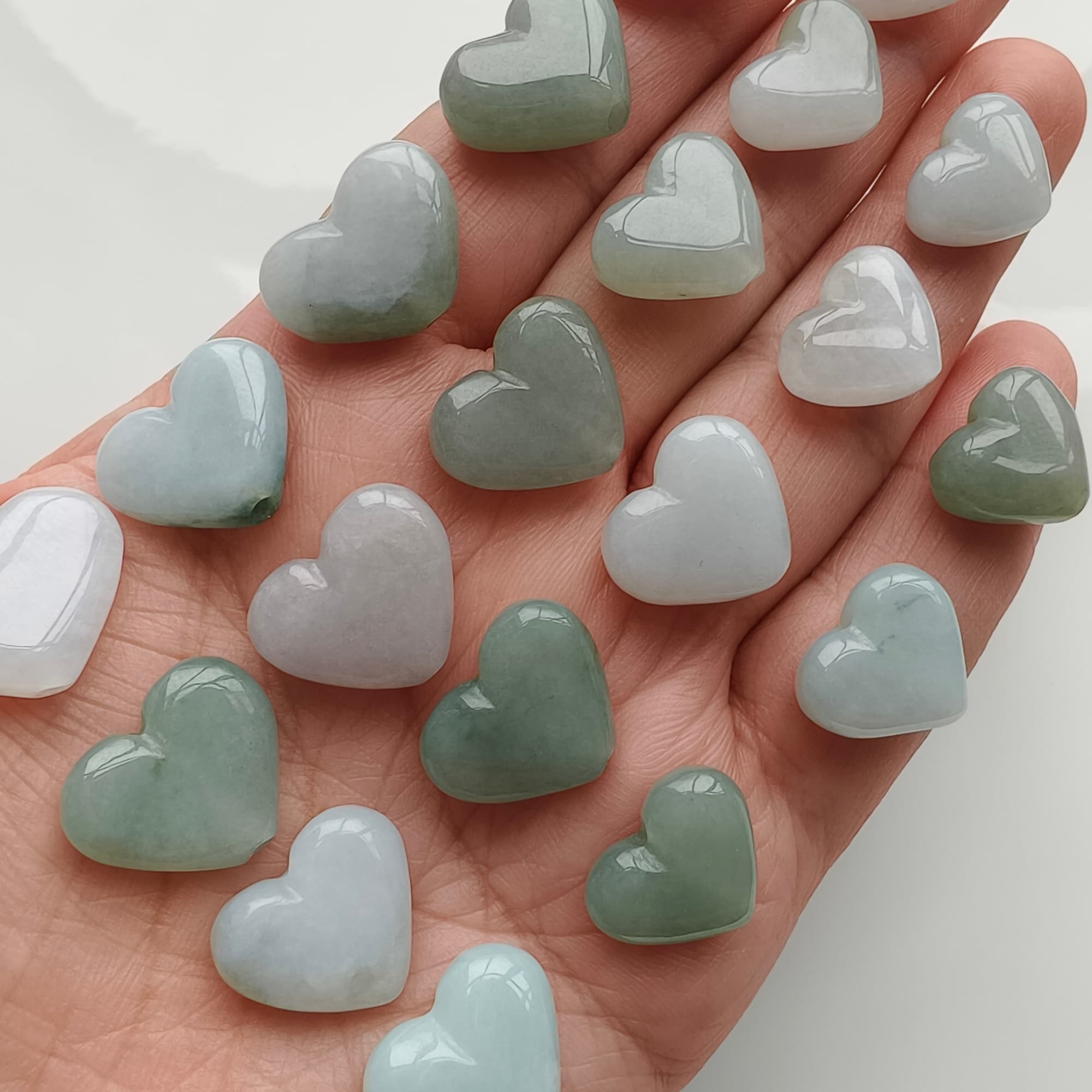 DDP 5pcs 16-20mm Natural Certificated Type A Untreated White Green Burmese Jadeite Heart Go Through Hole Beads