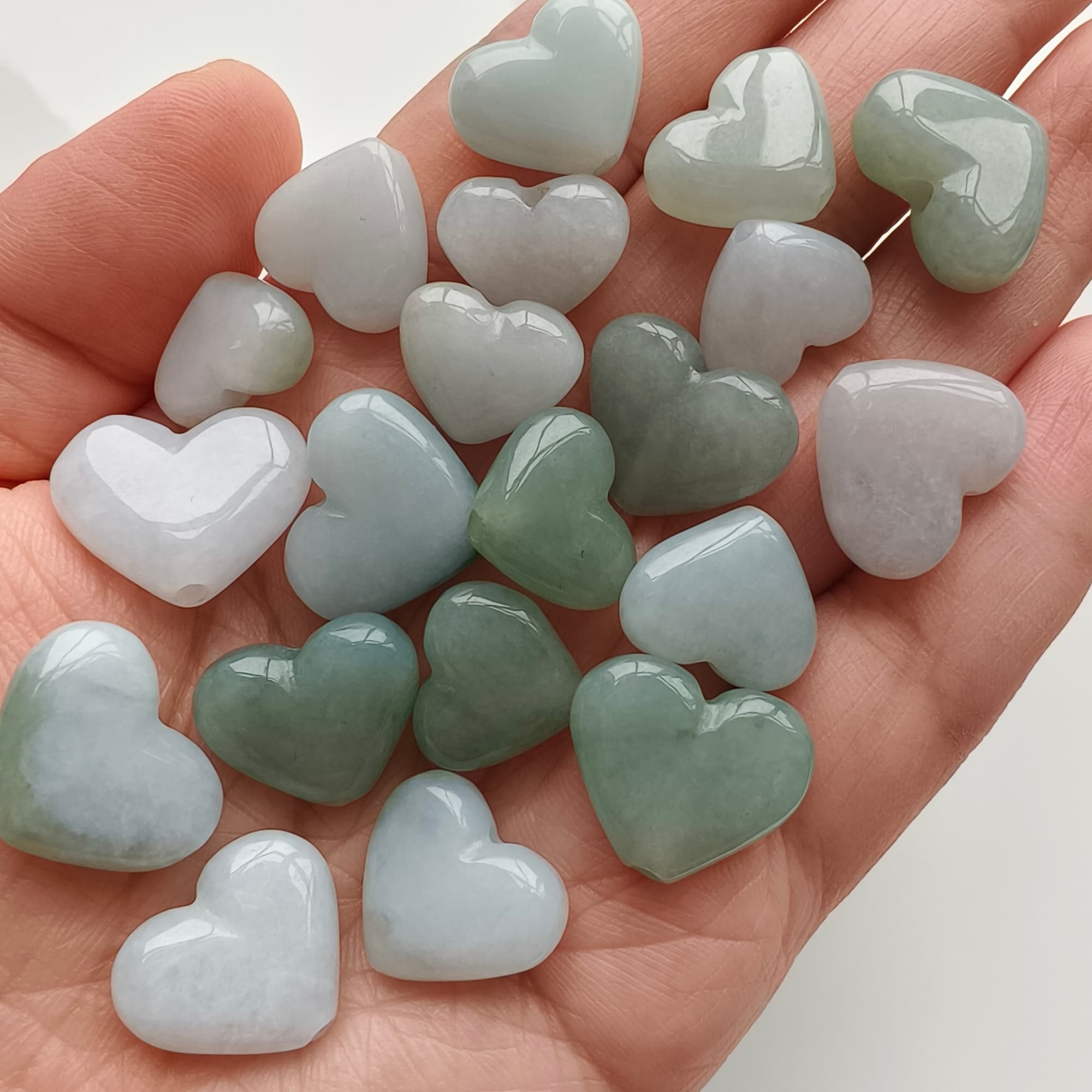 DDP 5pcs 16-20mm Natural Certificated Type A Untreated White Green Burmese Jadeite Heart Go Through Hole Beads