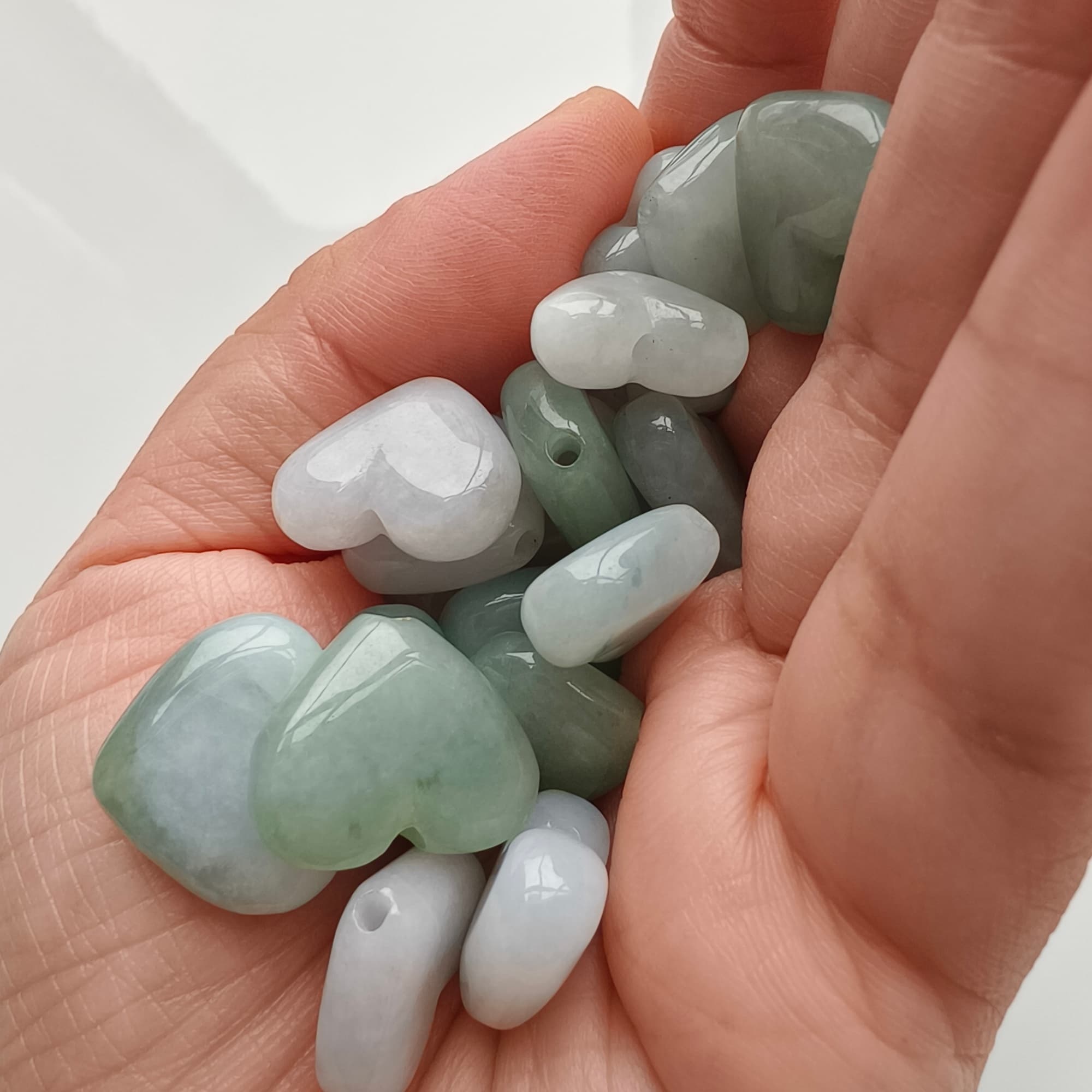 DDP 5pcs 16-20mm Natural Certificated Type A Untreated White Green Burmese Jadeite Heart Go Through Hole Beads