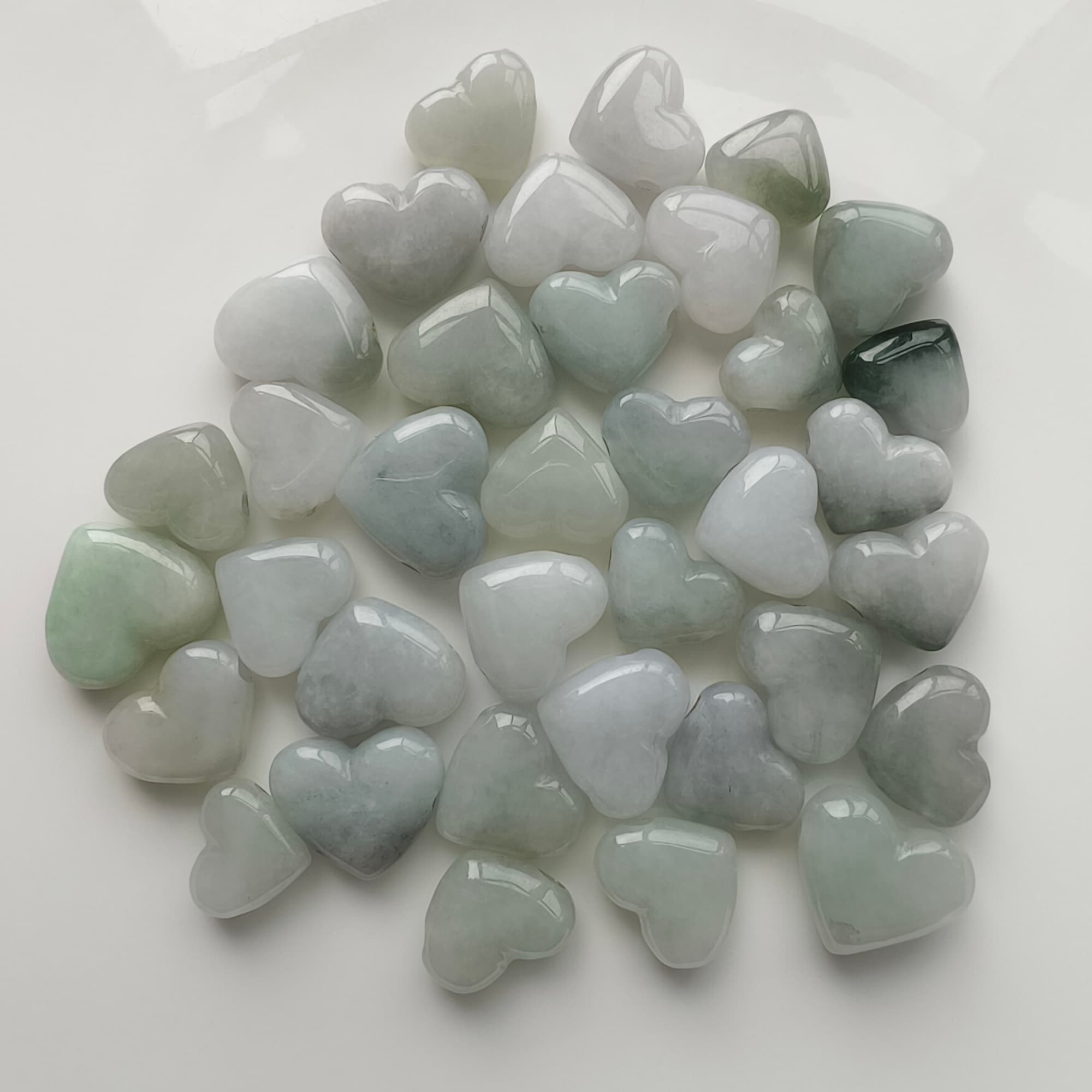 DDP 5pcs 16-20mm Natural Certificated Type A Untreated White Green Burmese Jadeite Heart Go Through Hole Beads