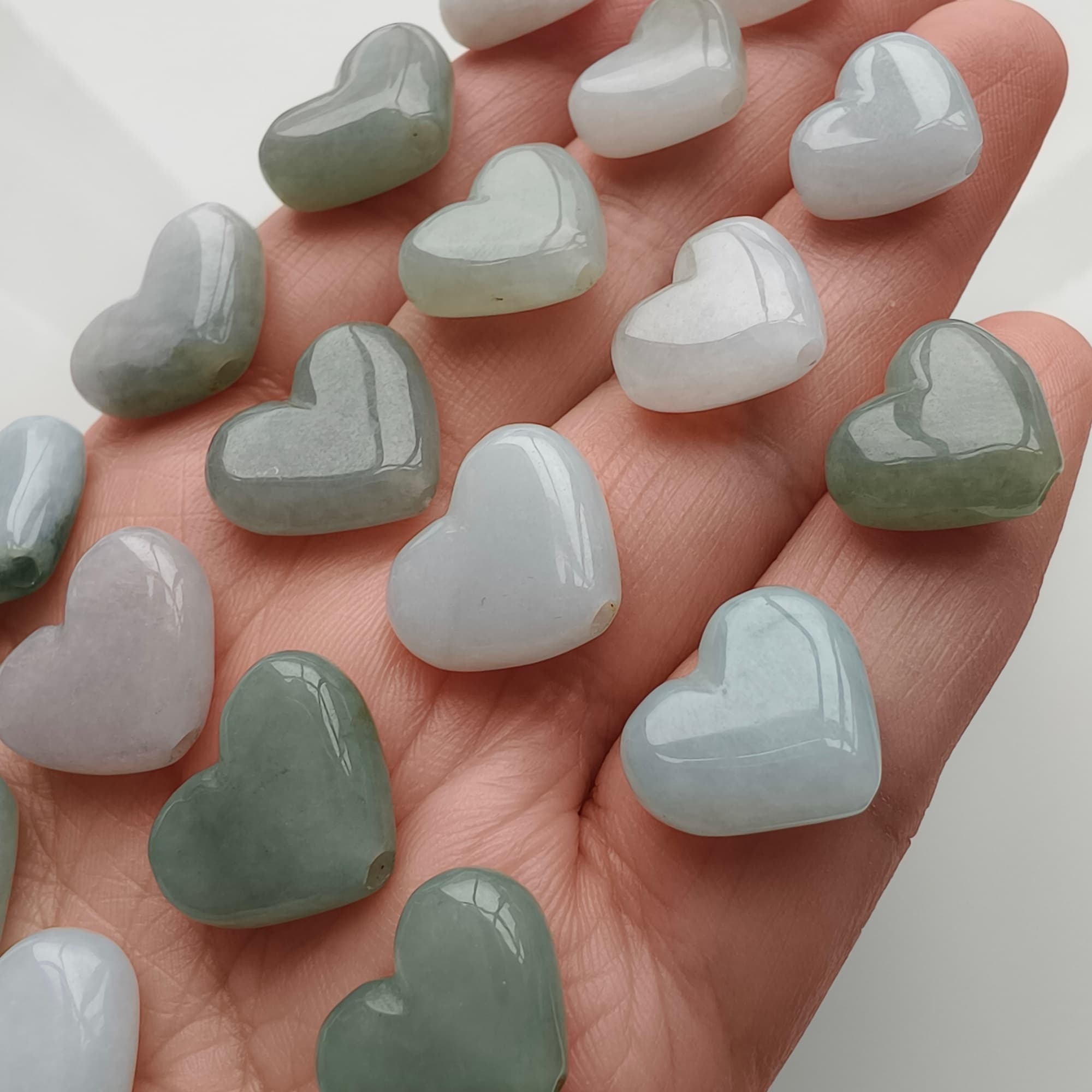 DDP 5pcs 16-20mm Natural Certificated Type A Untreated White Green Burmese Jadeite Heart Go Through Hole Beads