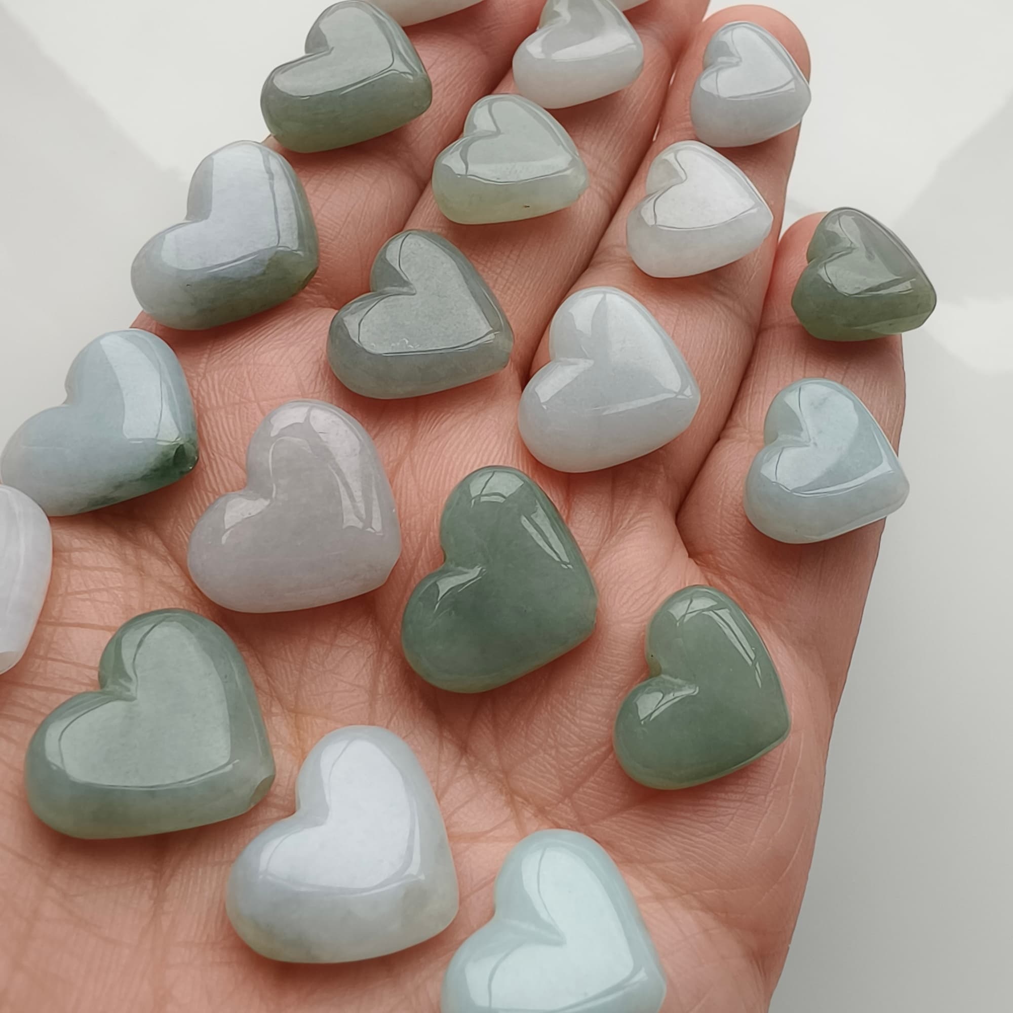 DDP 5pcs 16-20mm Natural Certificated Type A Untreated White Green Burmese Jadeite Heart Go Through Hole Beads