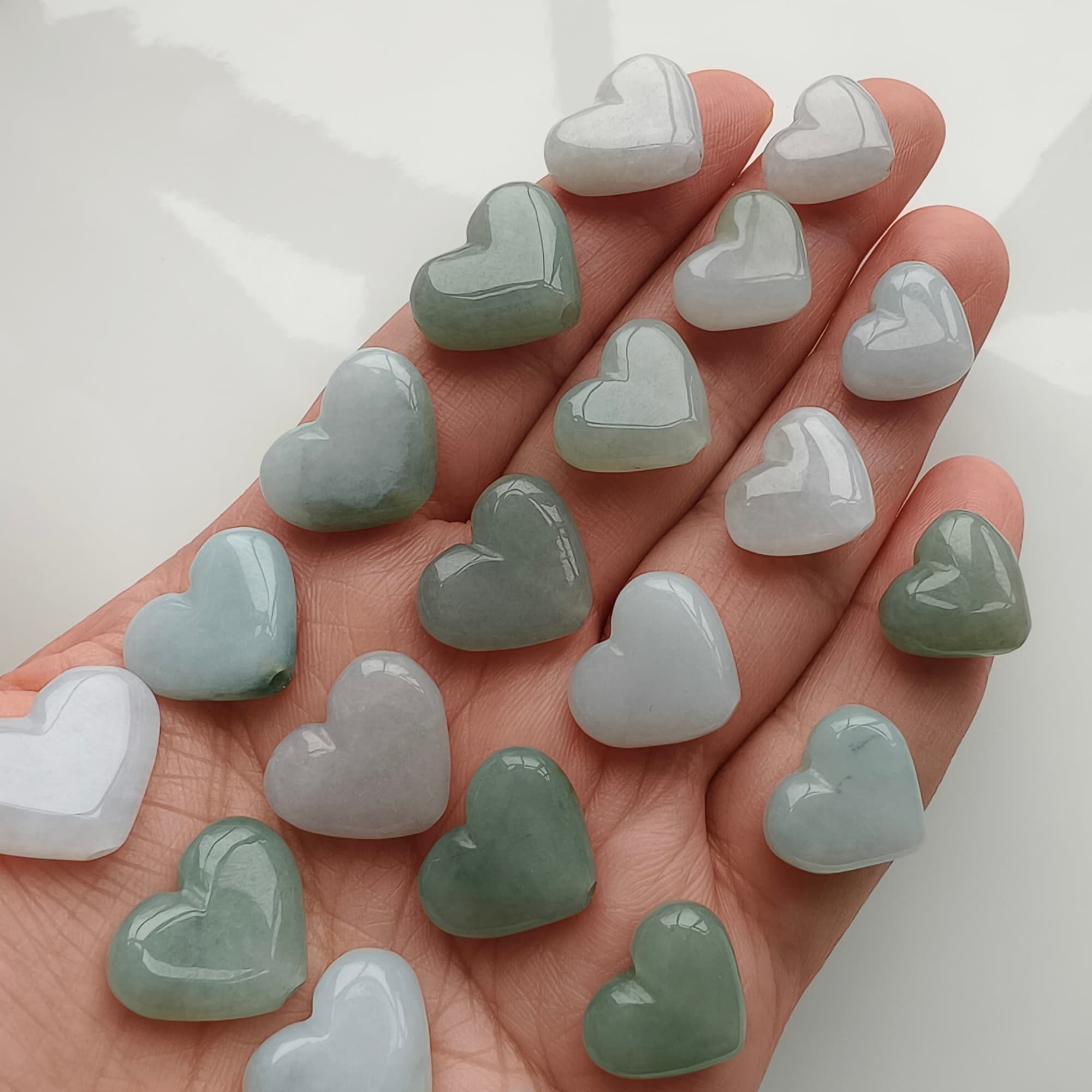 DDP 5pcs 16-20mm Natural Certificated Type A Untreated White Green Burmese Jadeite Heart Go Through Hole Beads