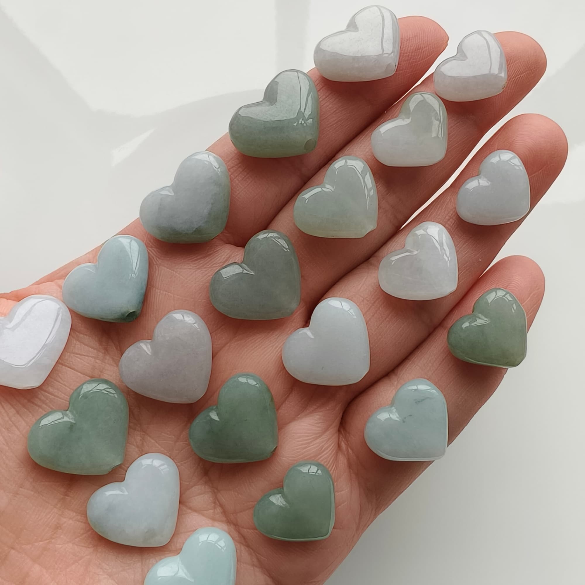 DDP 5pcs 16-20mm Natural Certificated Type A Untreated White Green Burmese Jadeite Heart Go Through Hole Beads