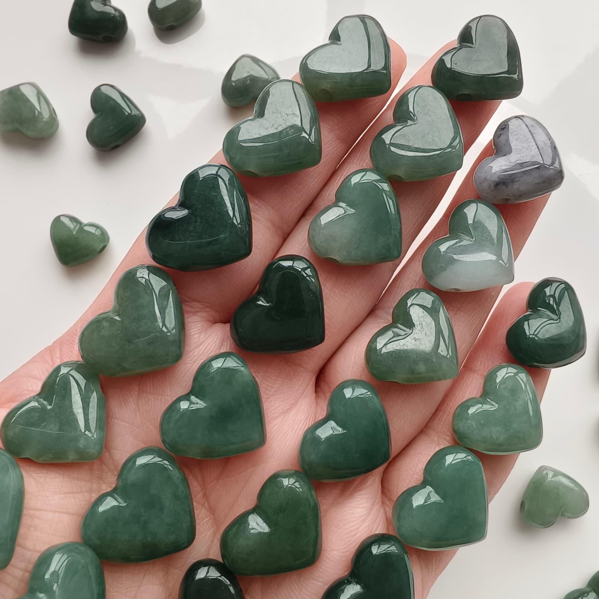 DDP 5pcs 13-17.5mm Natural Certificated Type A Untreated Oil Green Burmese Jadeite Heart Side Drilled Hole Beads