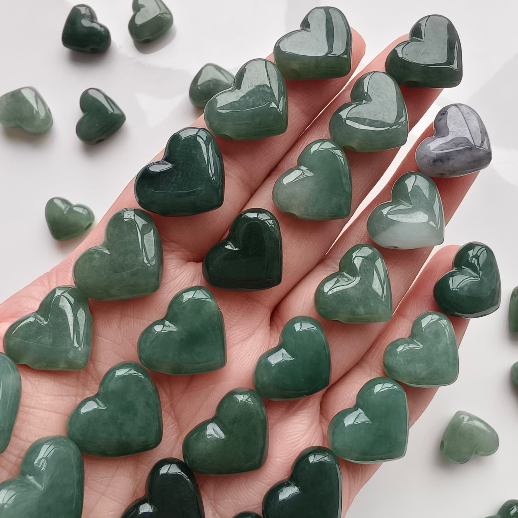 DDP 5pcs 13-17.5mm Natural Certificated Type A Untreated Oil Green Burmese Jadeite Heart Side Drilled Hole Beads