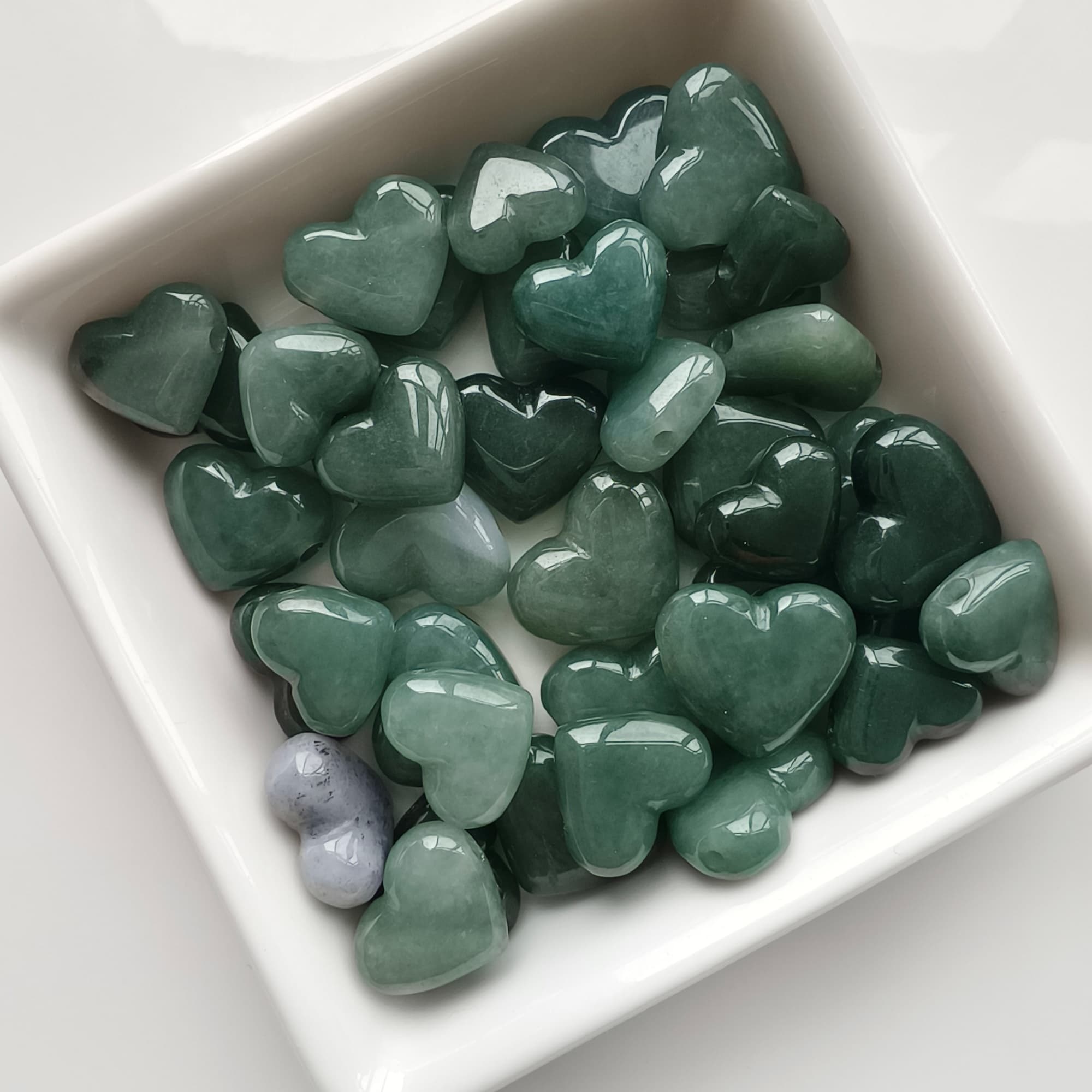 DDP 5pcs 13-17.5mm Natural Certificated Type A Untreated Oil Green Burmese Jadeite Heart Side Drilled Hole Beads